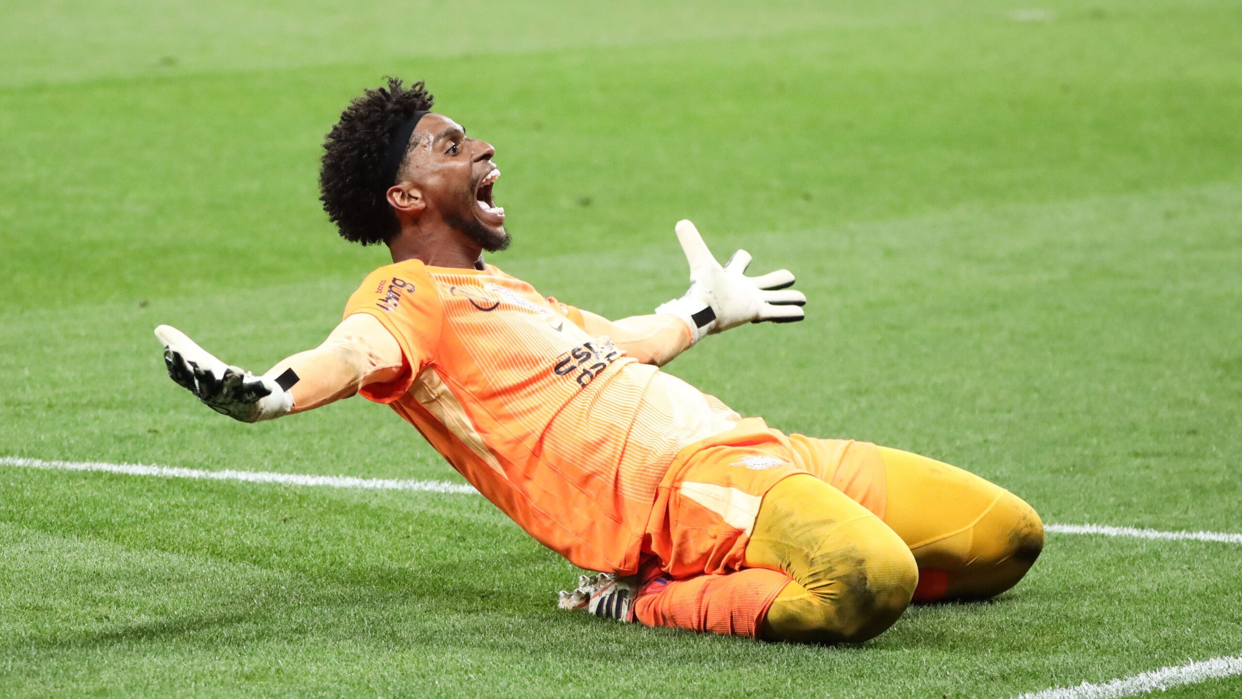 milan su hugo souza del corinthians