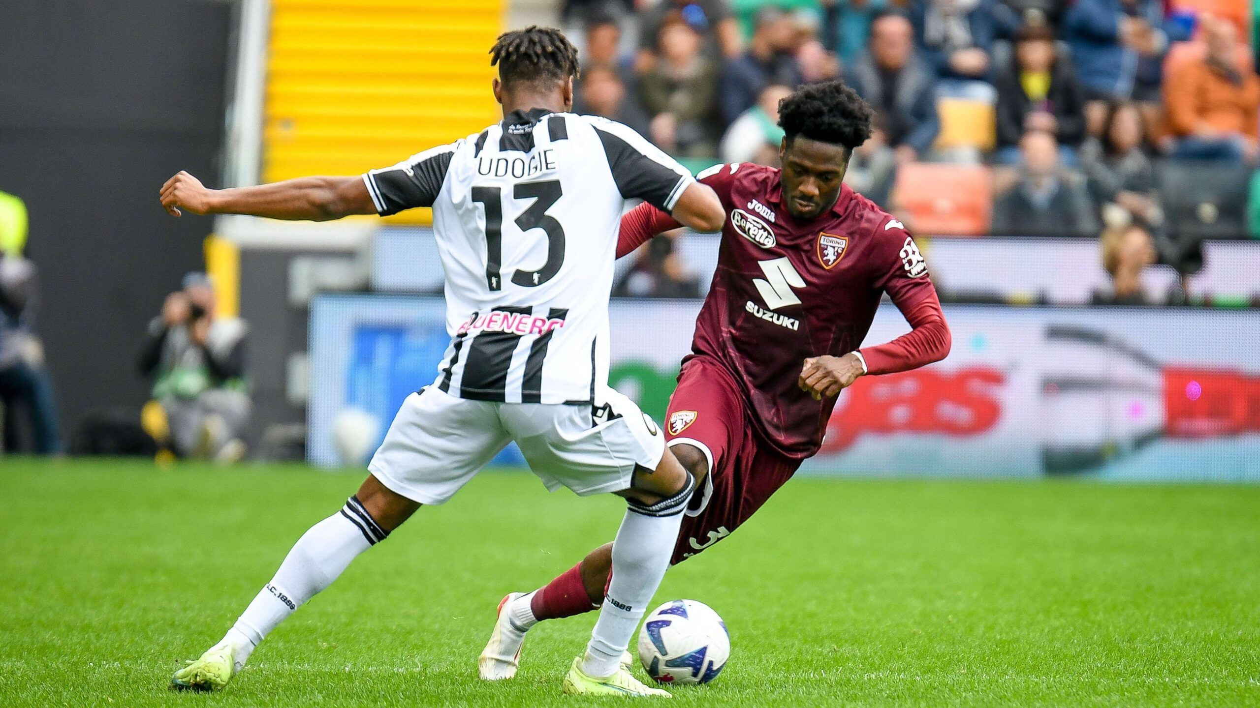 Ola Aina con la maglia del Torino