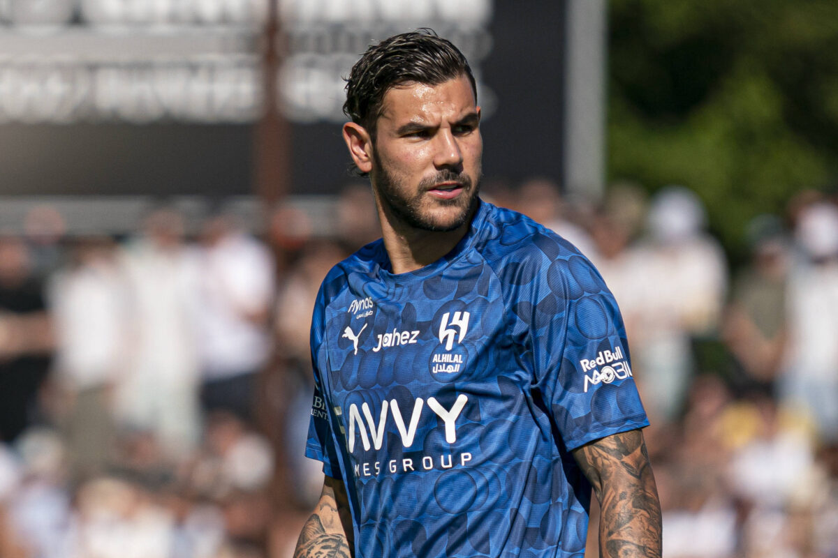 Theo Hernandez con la maglia dell'Al Hilal