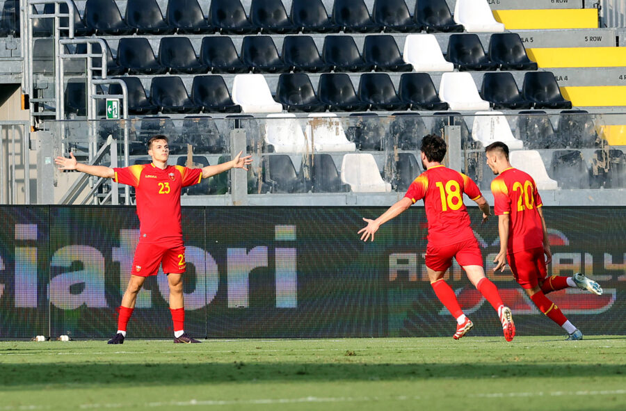 Andrej Kostic esulta dopo il gol