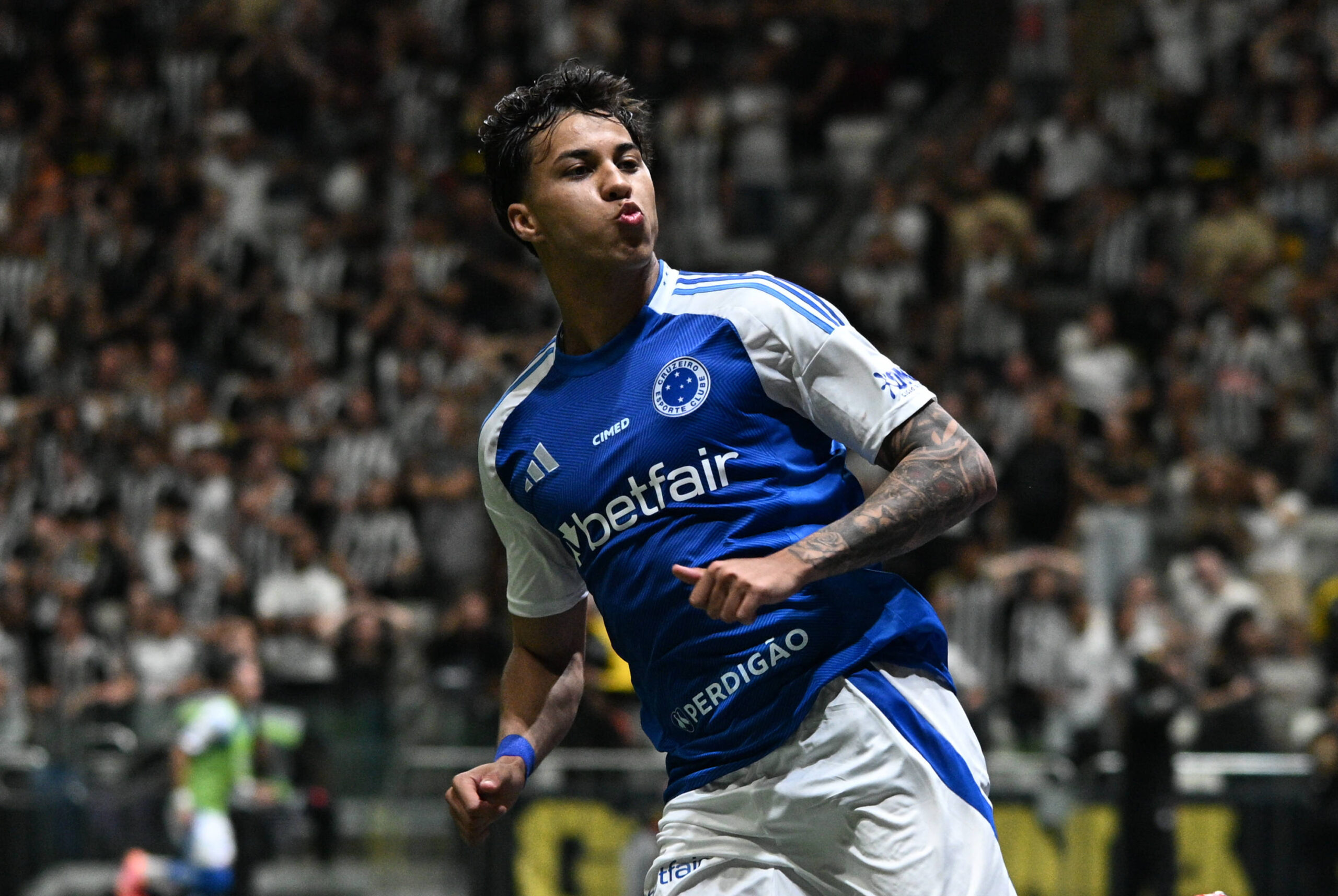 Kaio Jorge esulta dopo un gol