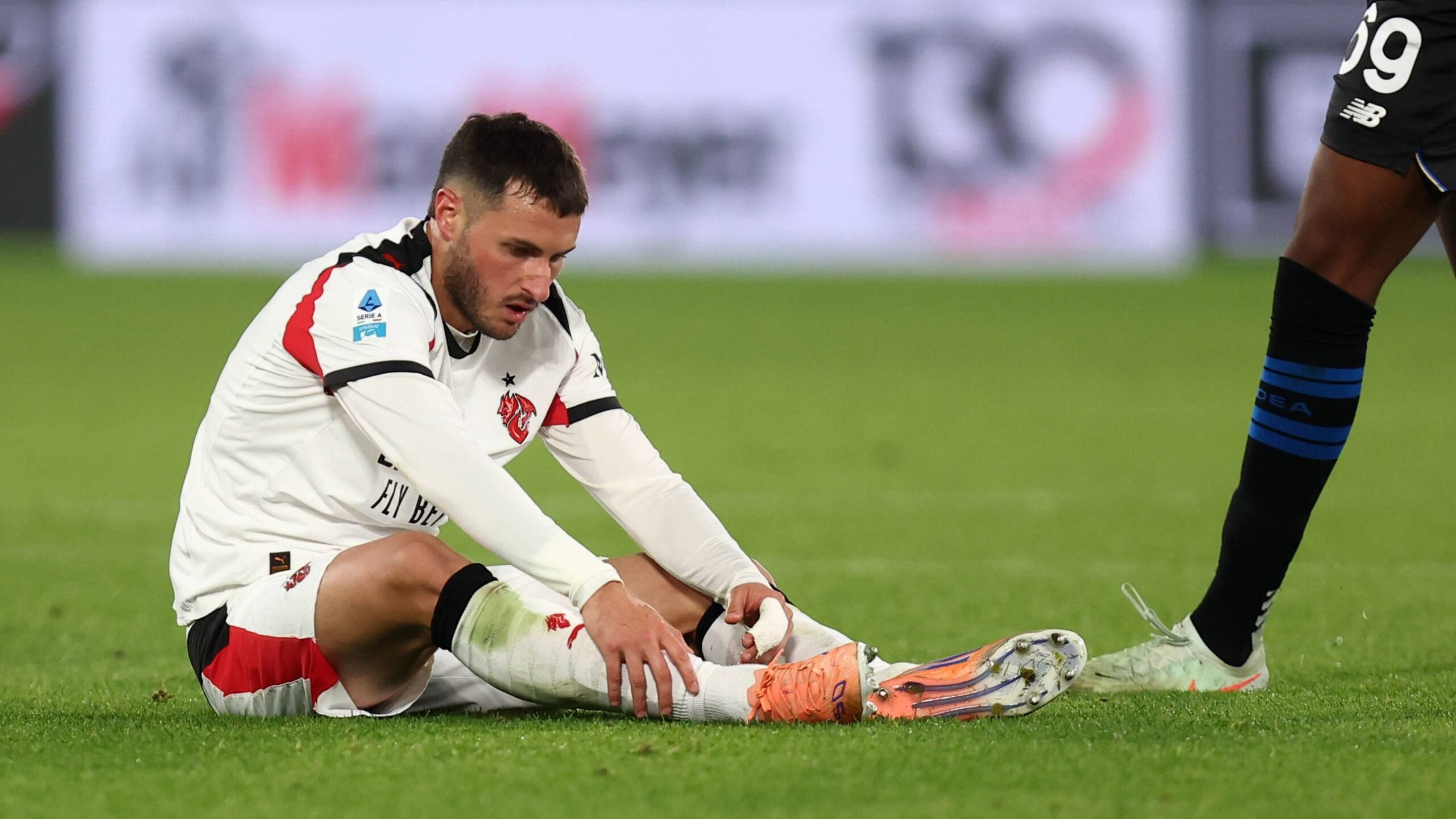 Santiago Gimenez, ai box dalla gara contro l'Atalanta del 28 ottobre