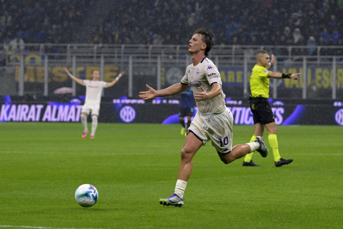 Gudmundsson si dispera per il fischio dell'arbitro