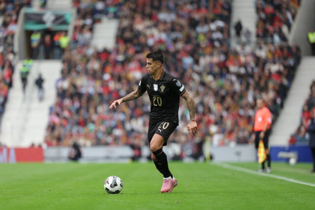 Cancelo palla al piede