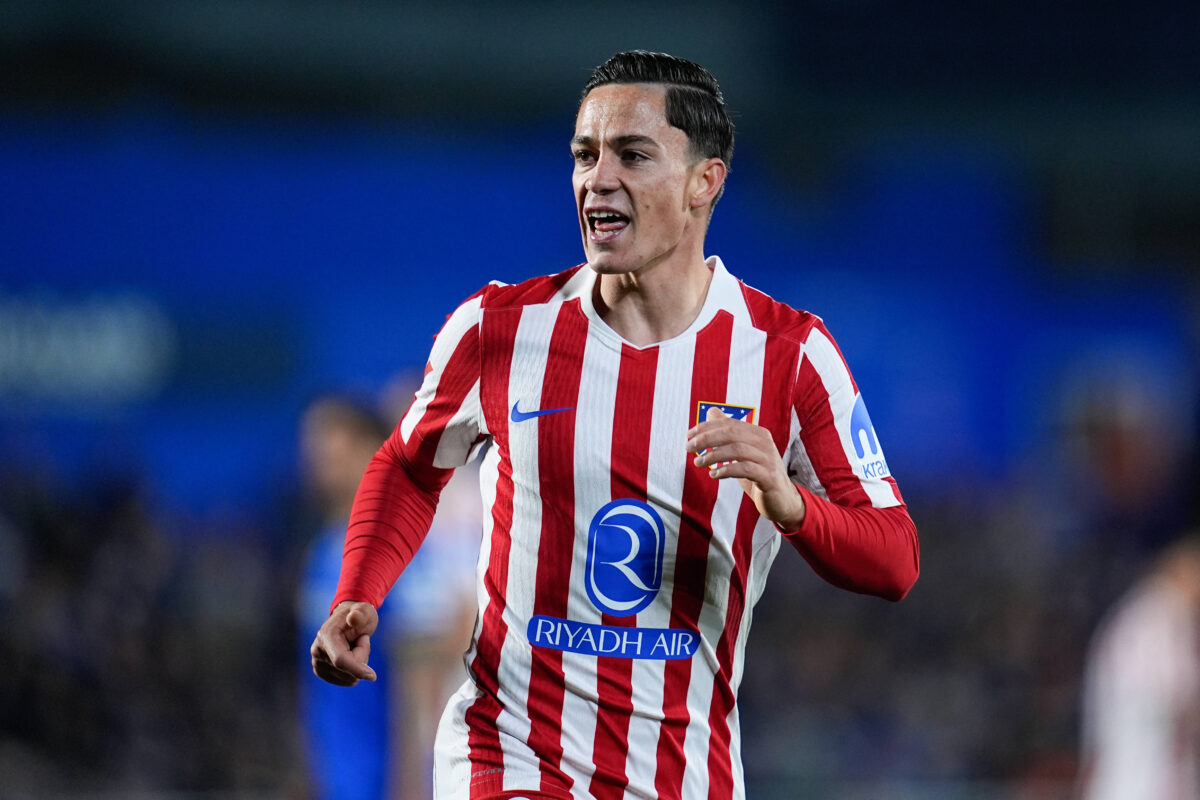 Giacomo Raspadori con la maglia dell'Atletico Madrid