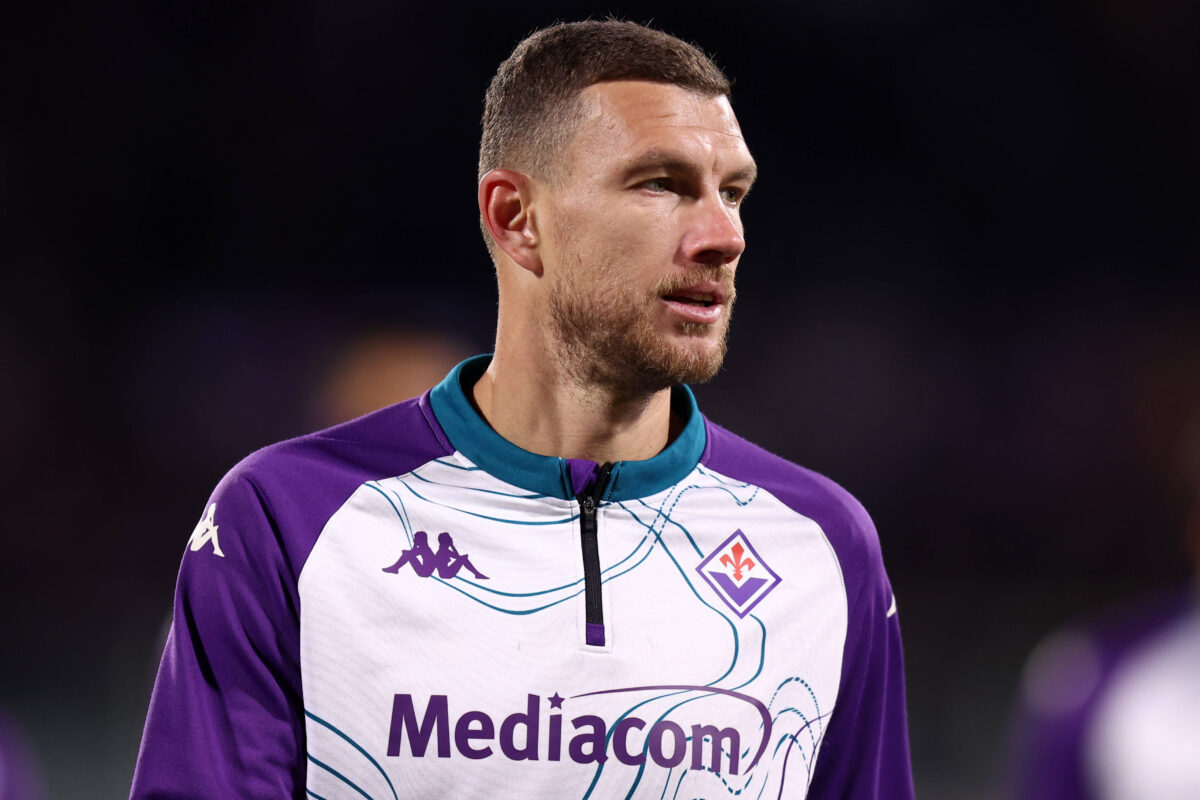 Edin Dzeko durante una partita della Fiorentina