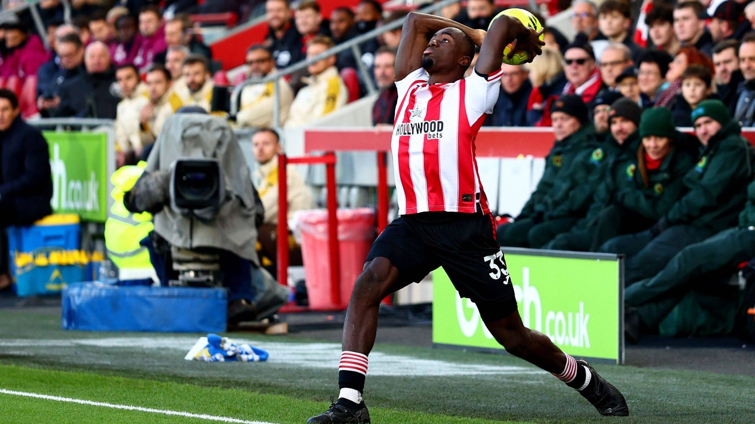 Kayode e le sue proverbiali rimesse laterali