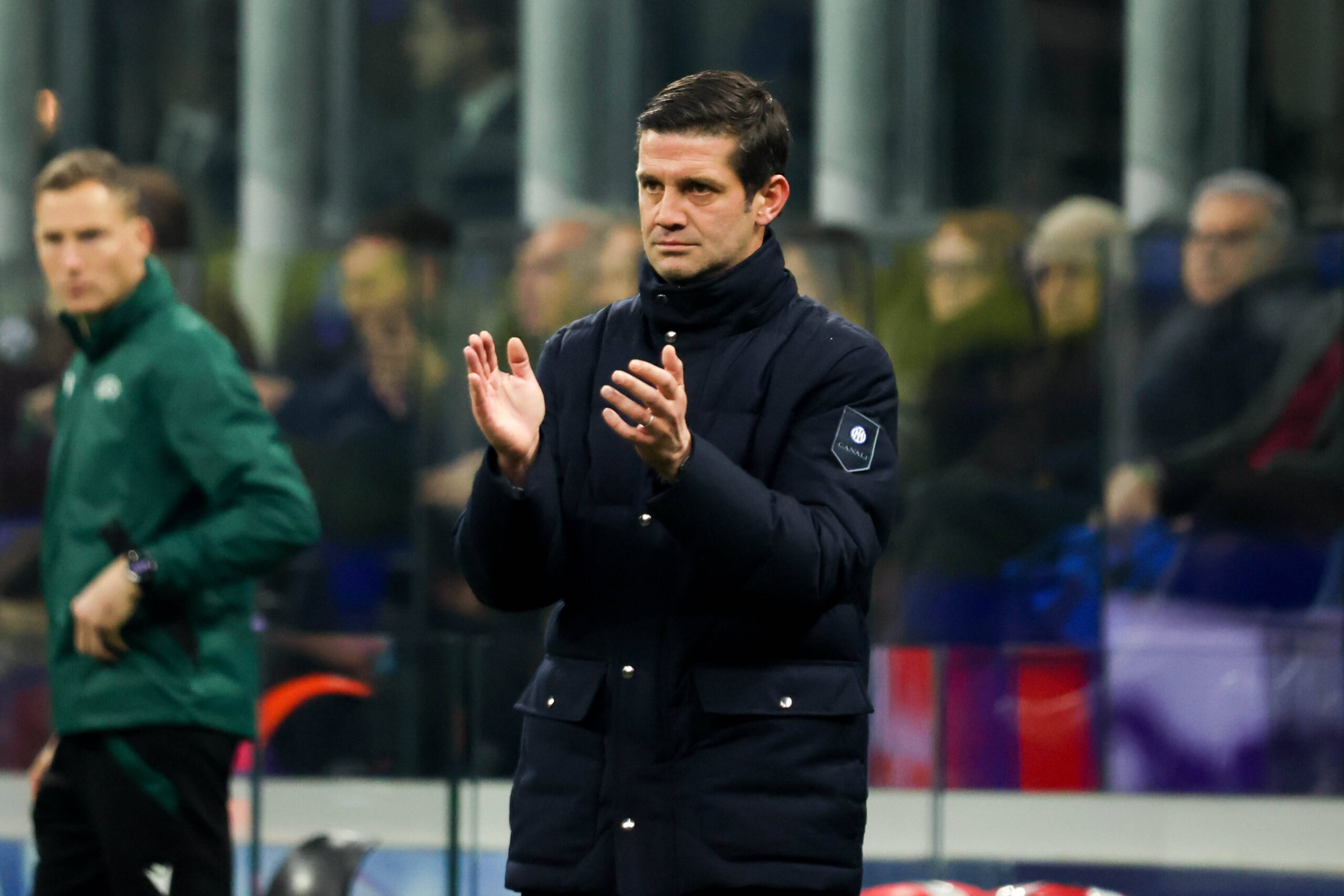 Cristian Chivu applaude la sua squadra