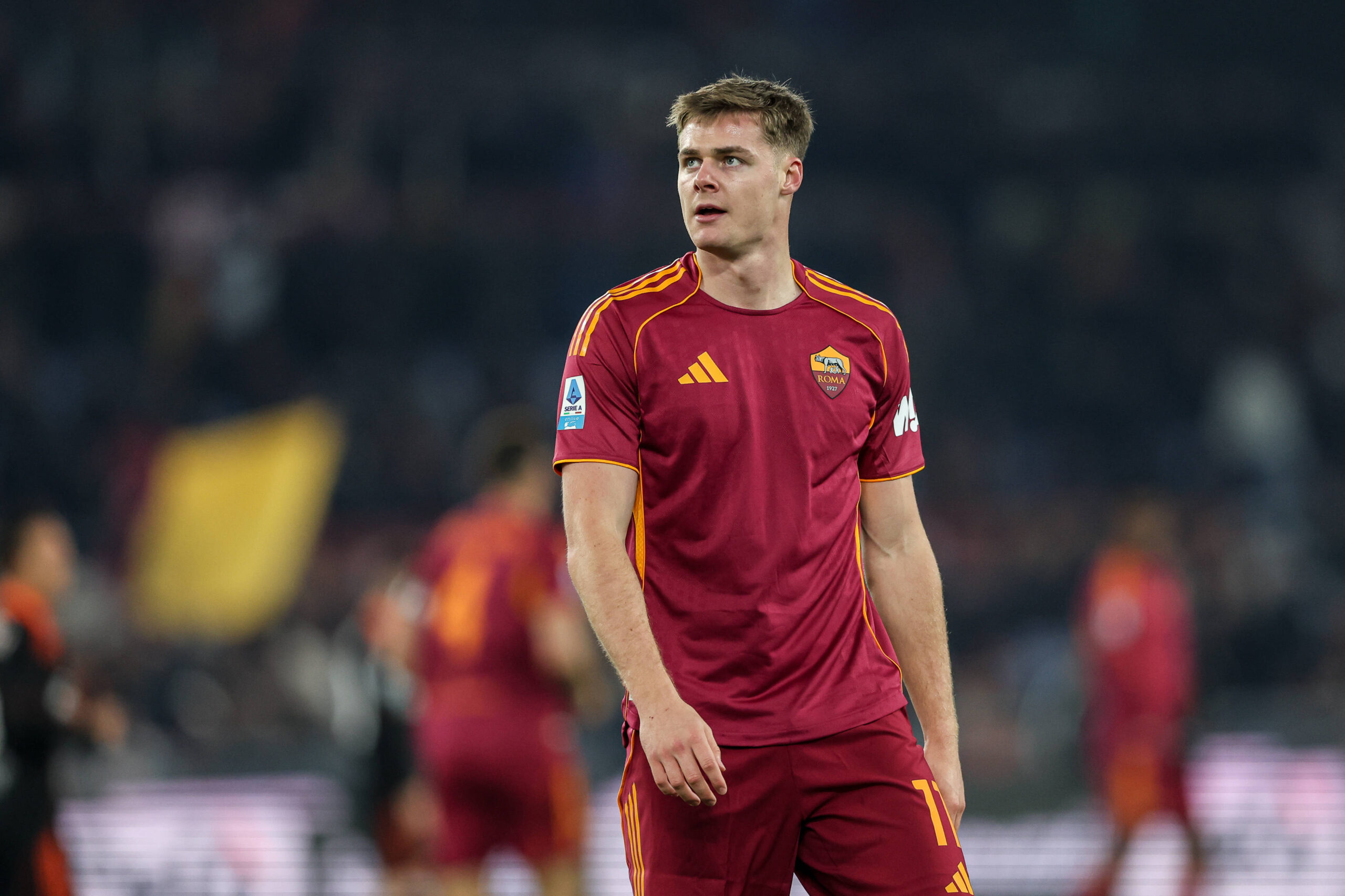 Evan Ferguson con la maglia della Roma