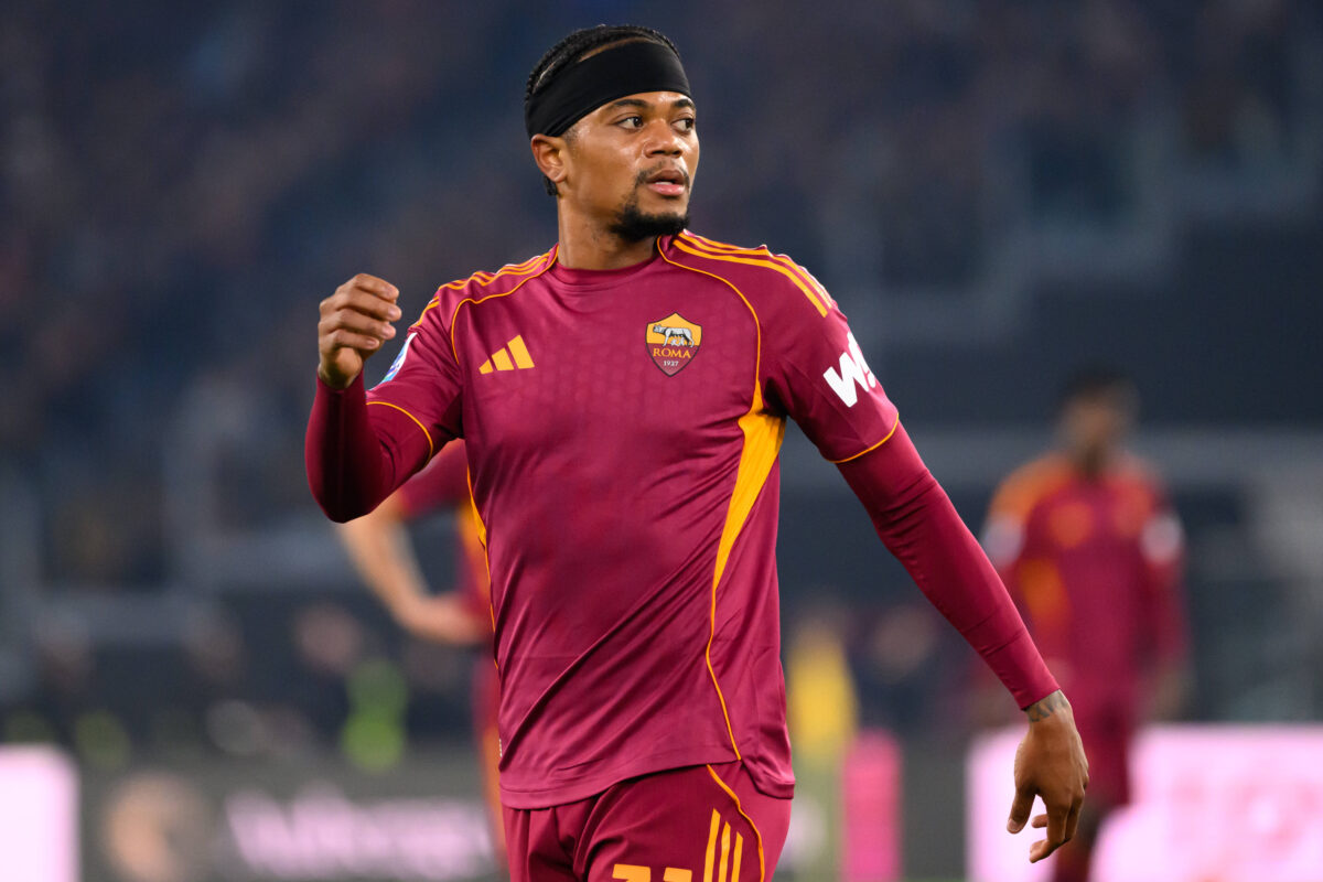 Leon Bailey con la maglia della Roma