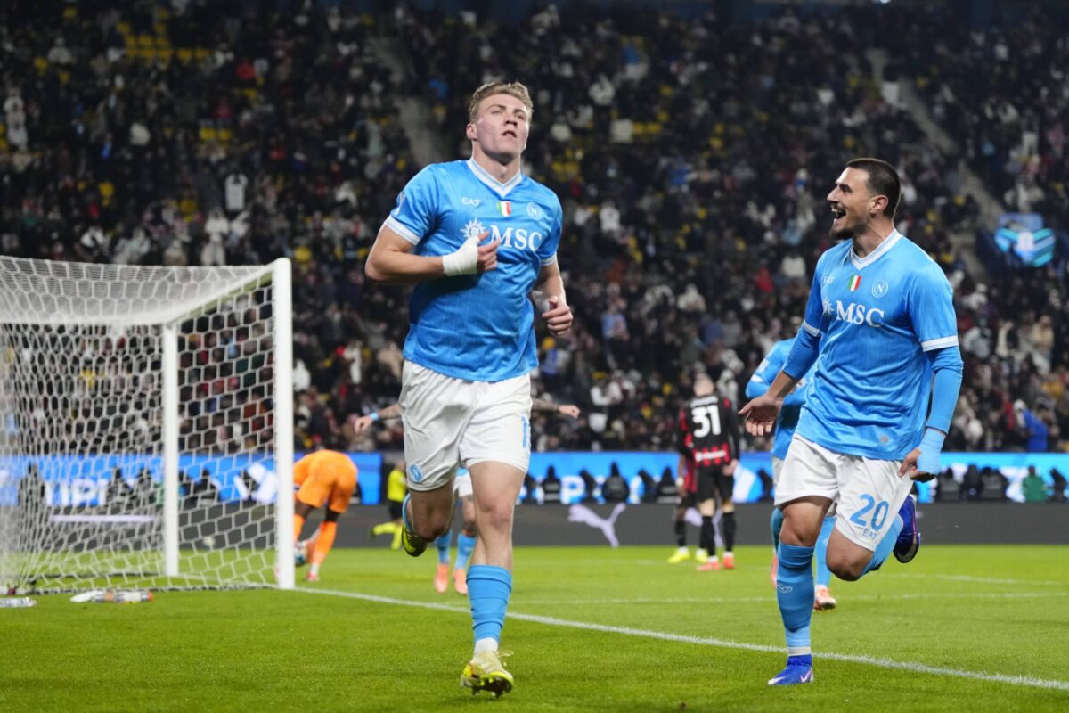 Hojlund esulta dopo il gol