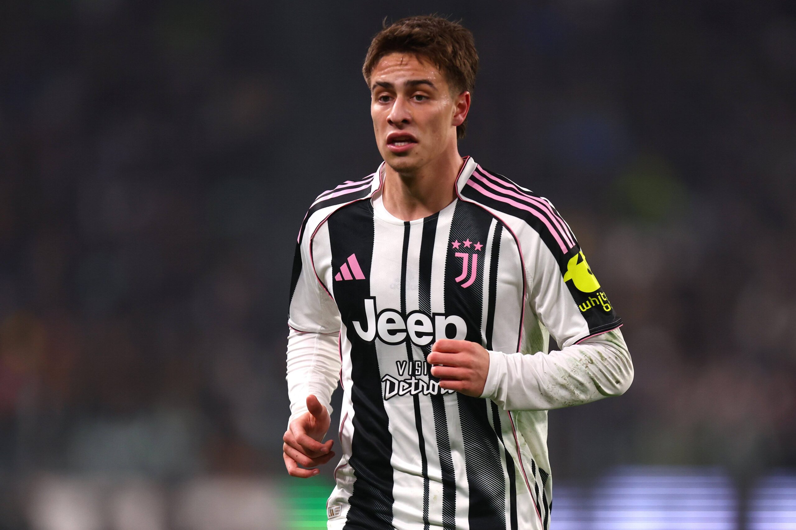 Kenan Yildiz con la maglia della Juventus