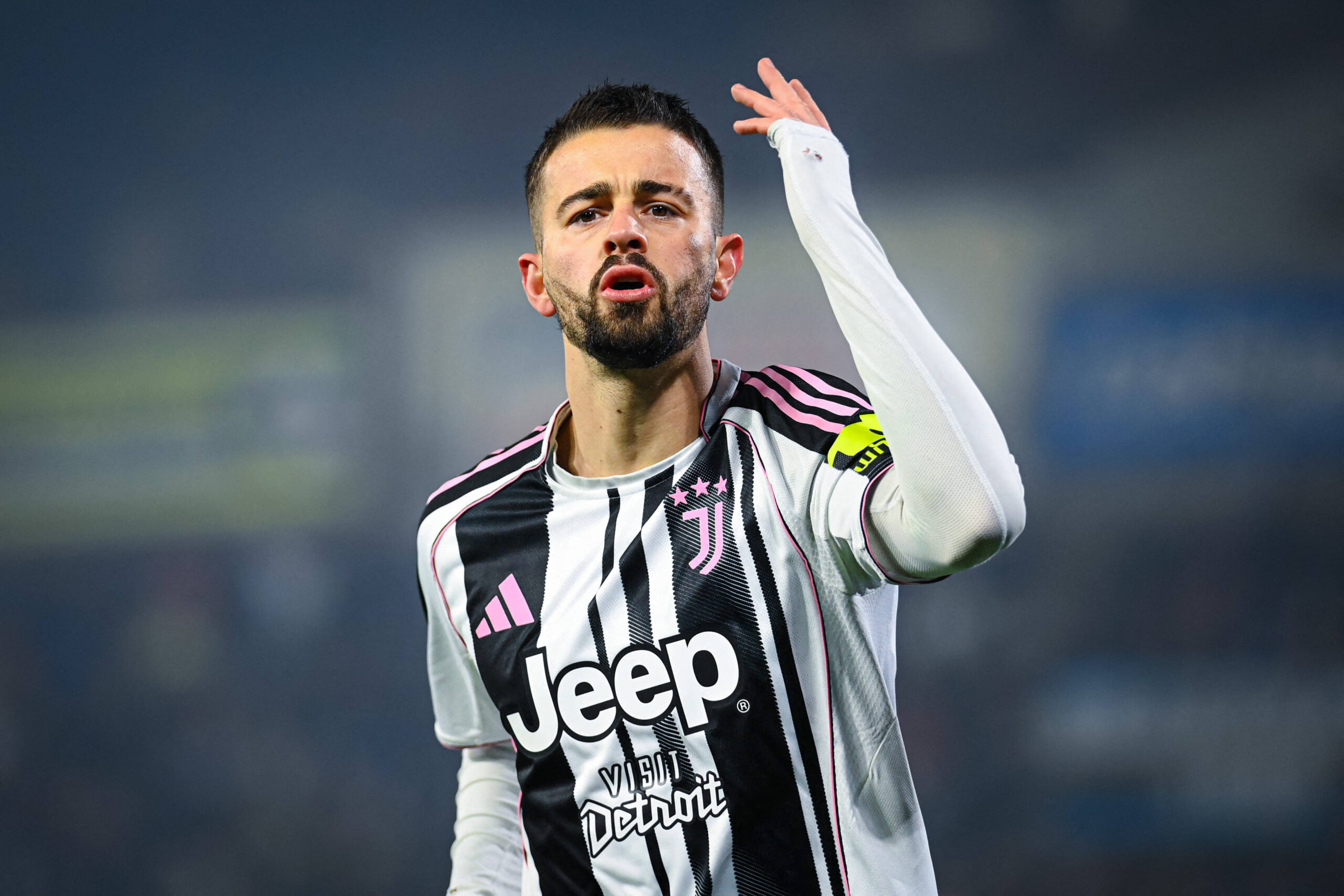 Edon Zhegrova con la maglia della Juventus