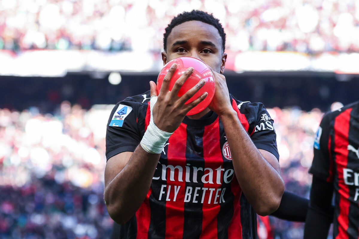 Nkunku gonfia il palloncino