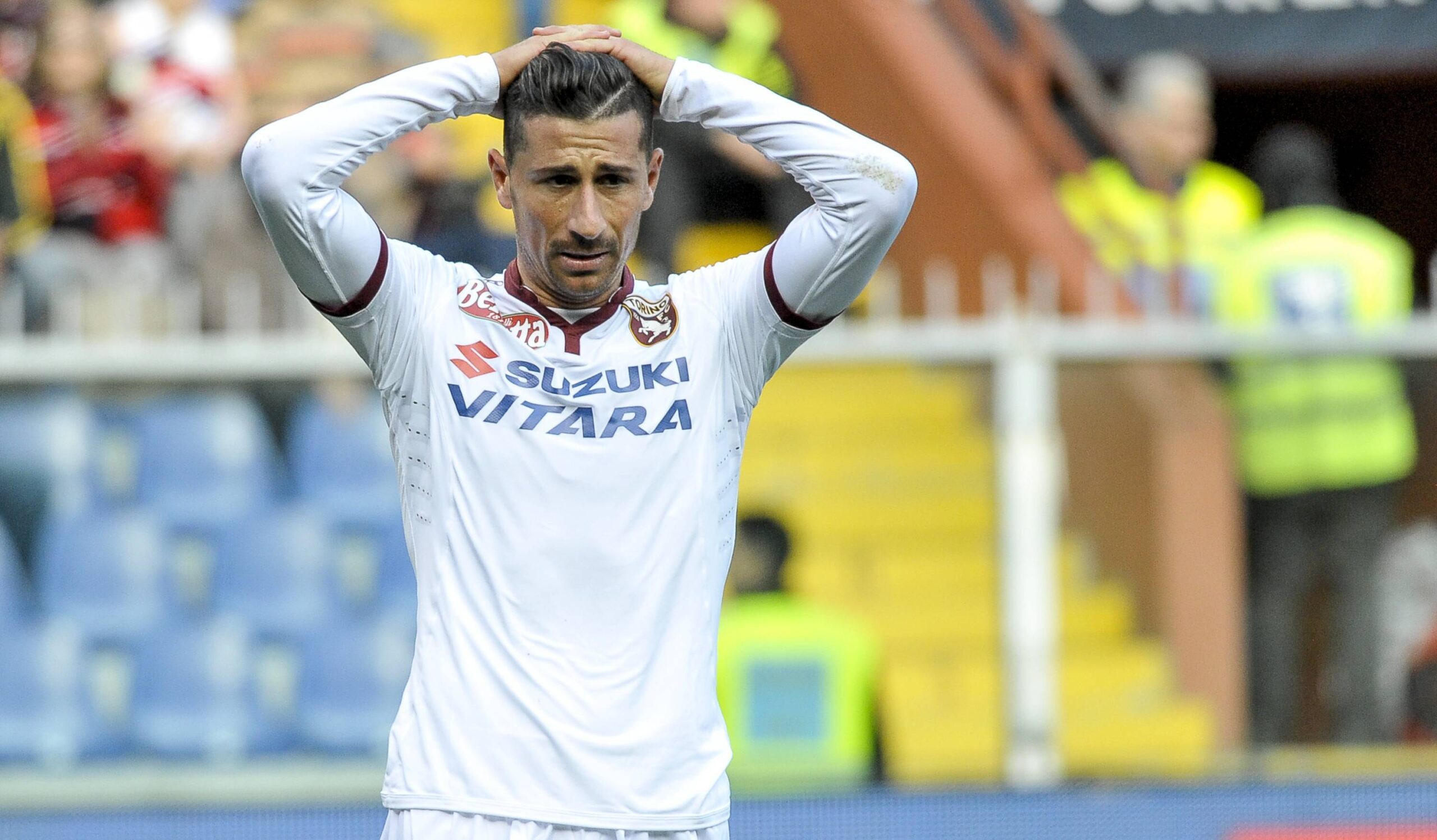 Giuseppe Vives con la maglia del Torino