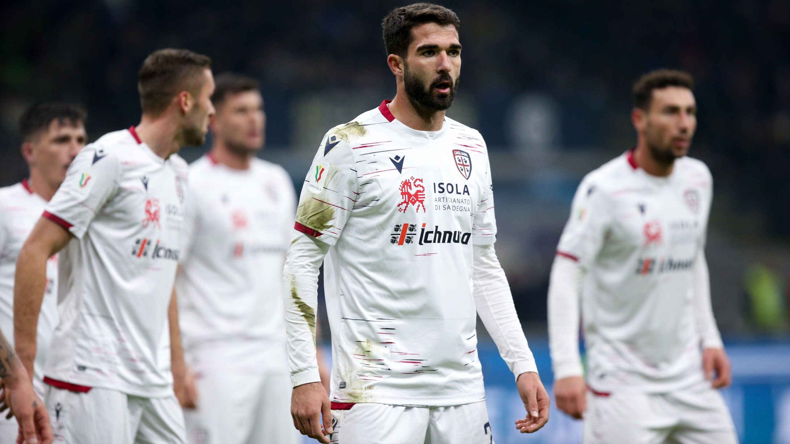 Paolo Farag&ograve; con la maglia del Cagliari