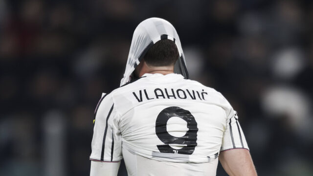 Vlahovic infortunatosi durante la sfida contro il Cagliari