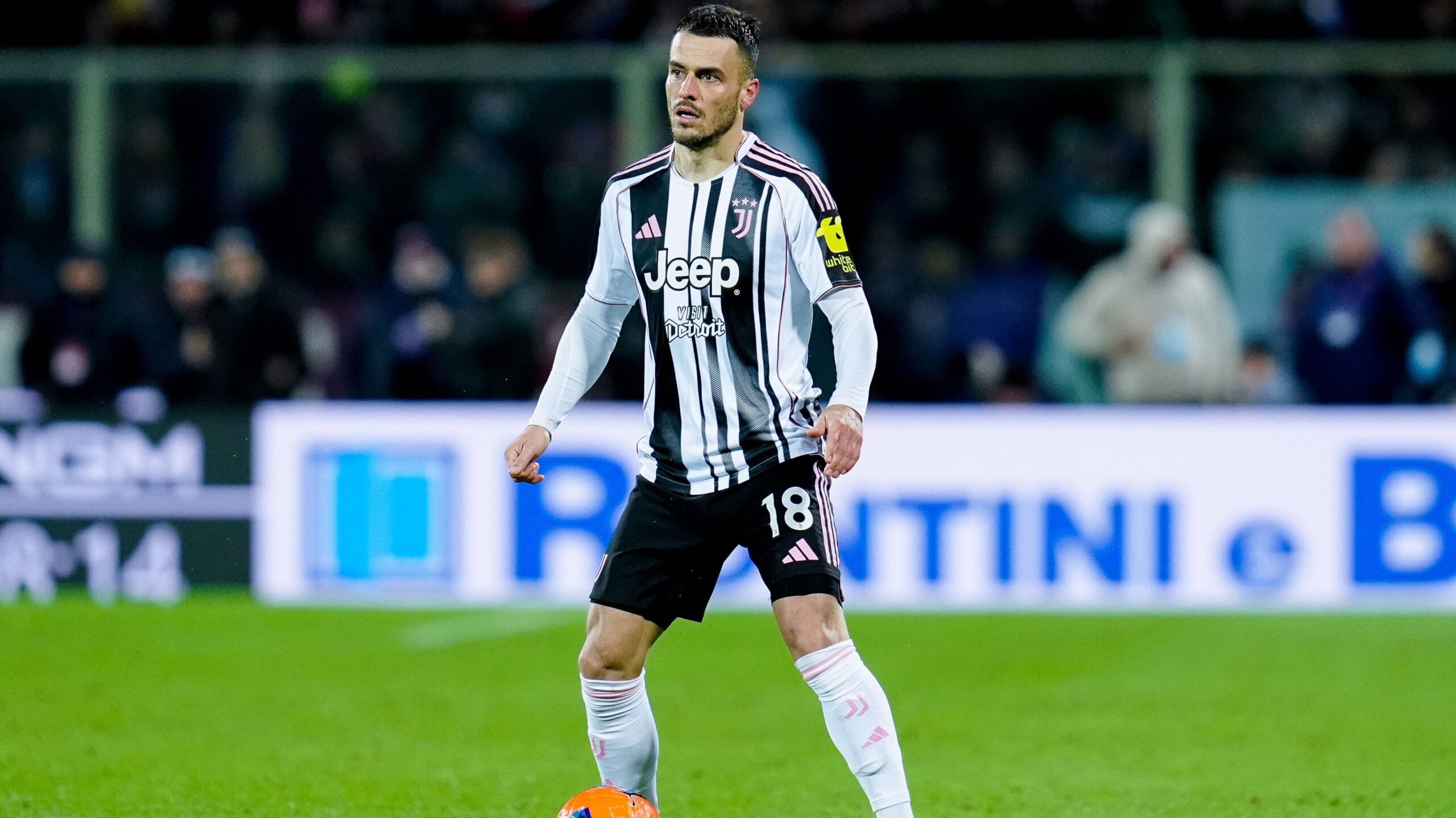 kostic con la maglia della juve