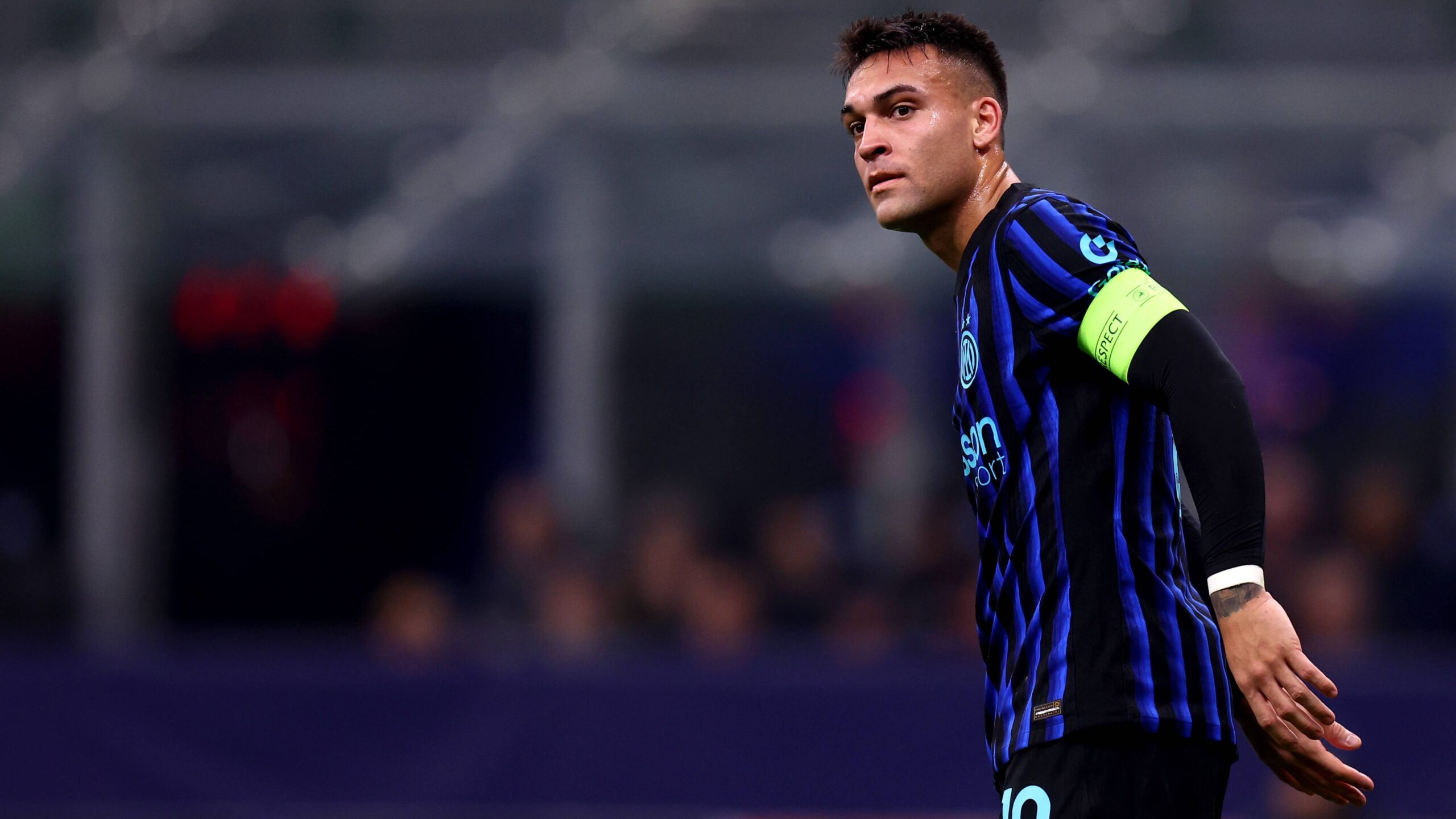 lautaro martinez con la maglia dell'inter