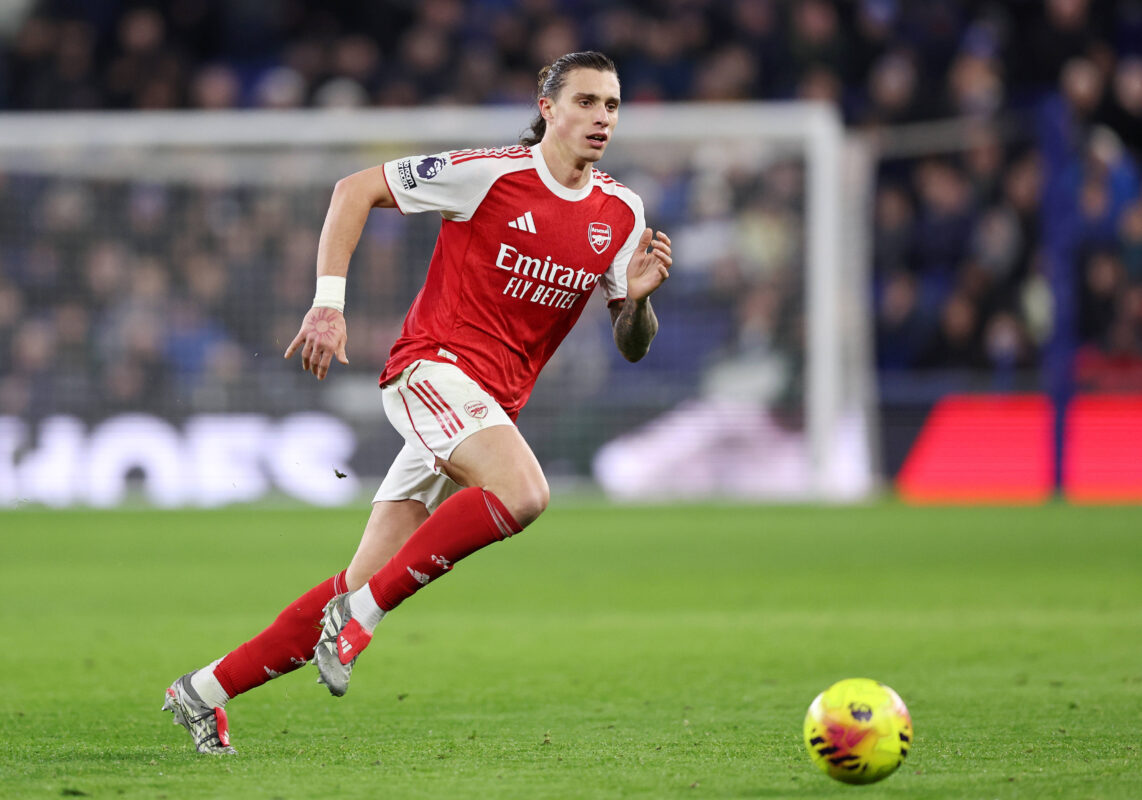 Calafiori in azione con l'Arsenal