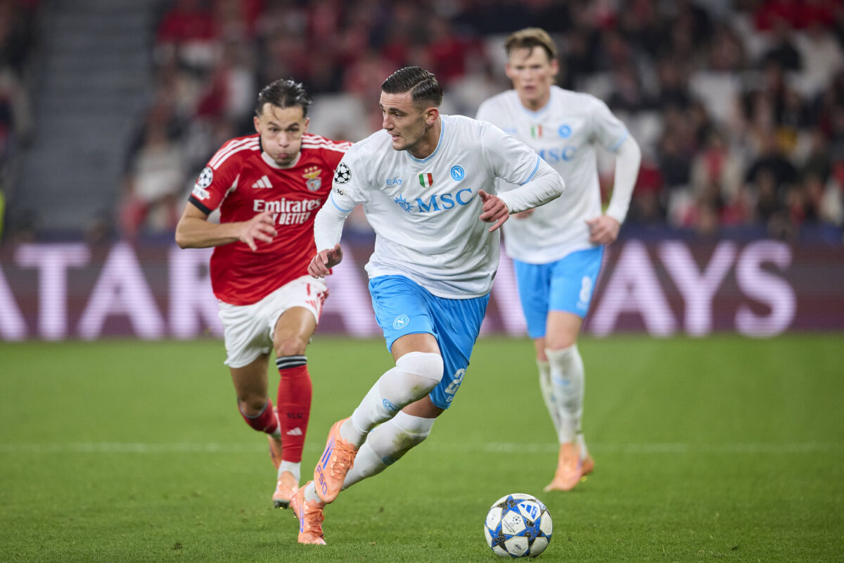 Lorenzo Lucca in azione con la maglia del Napoli