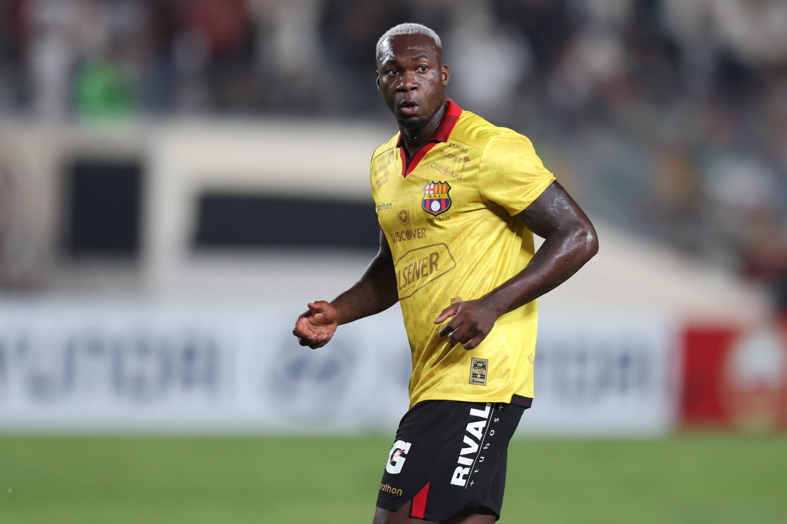 Felipe Caicedo in azione contro il Gremio