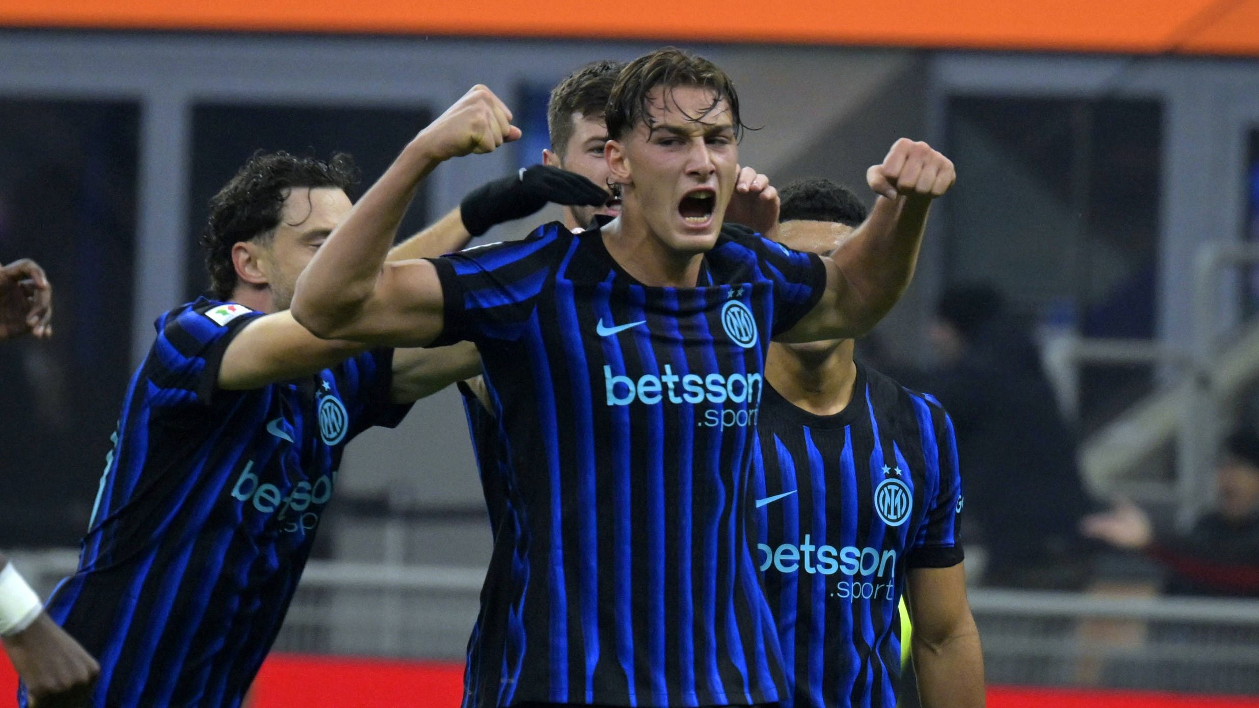 Pio Esposito esulta dopo il gol in Inter Venezia