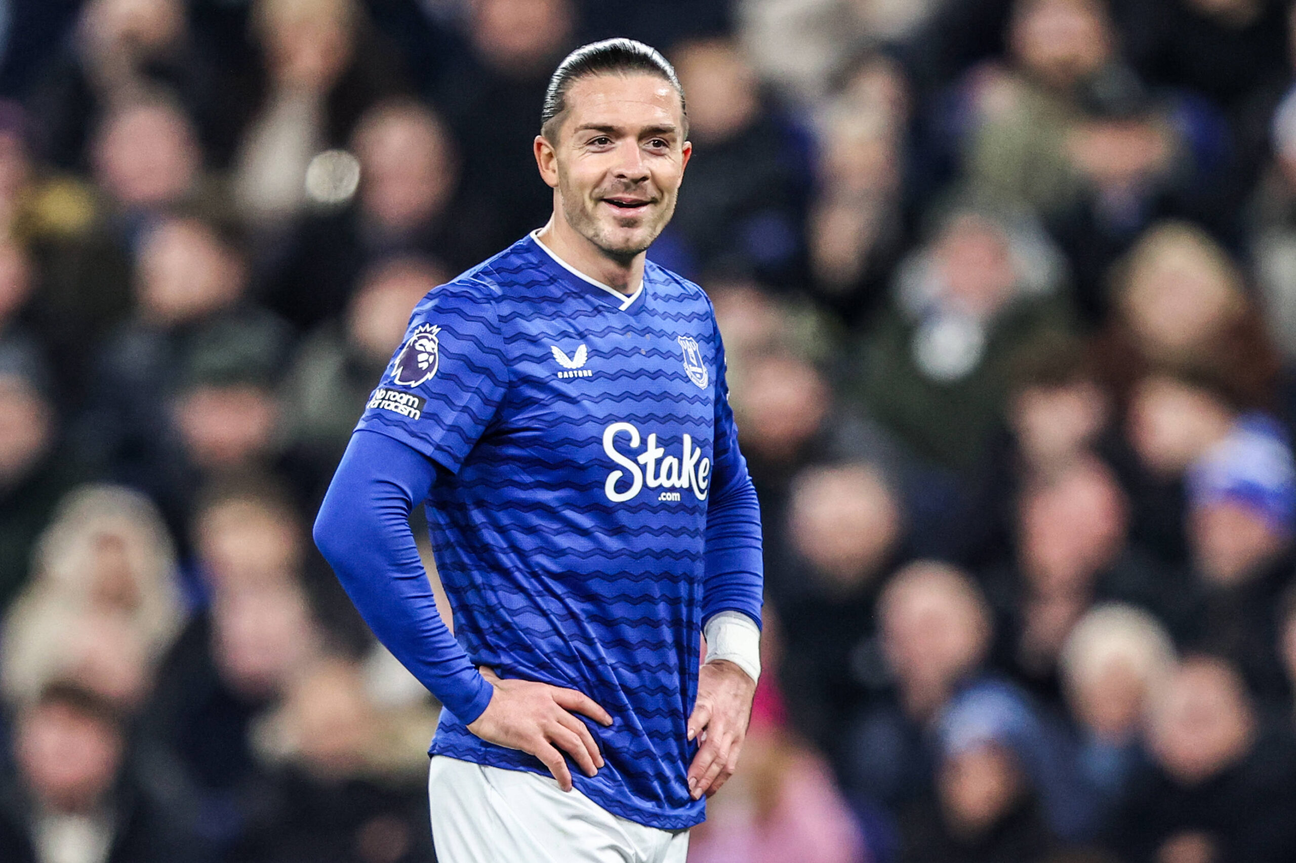 Grealish in una partita con la maglia dell'Everton