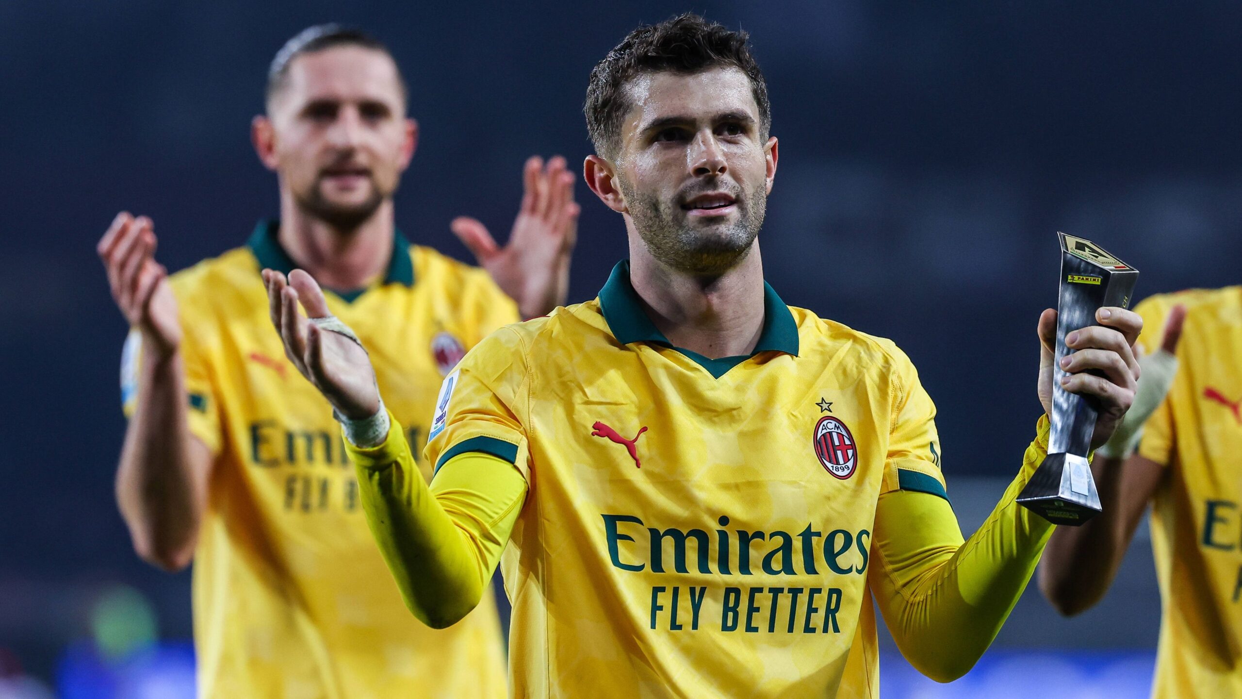 pulisic e rabiot con la maglia del milan