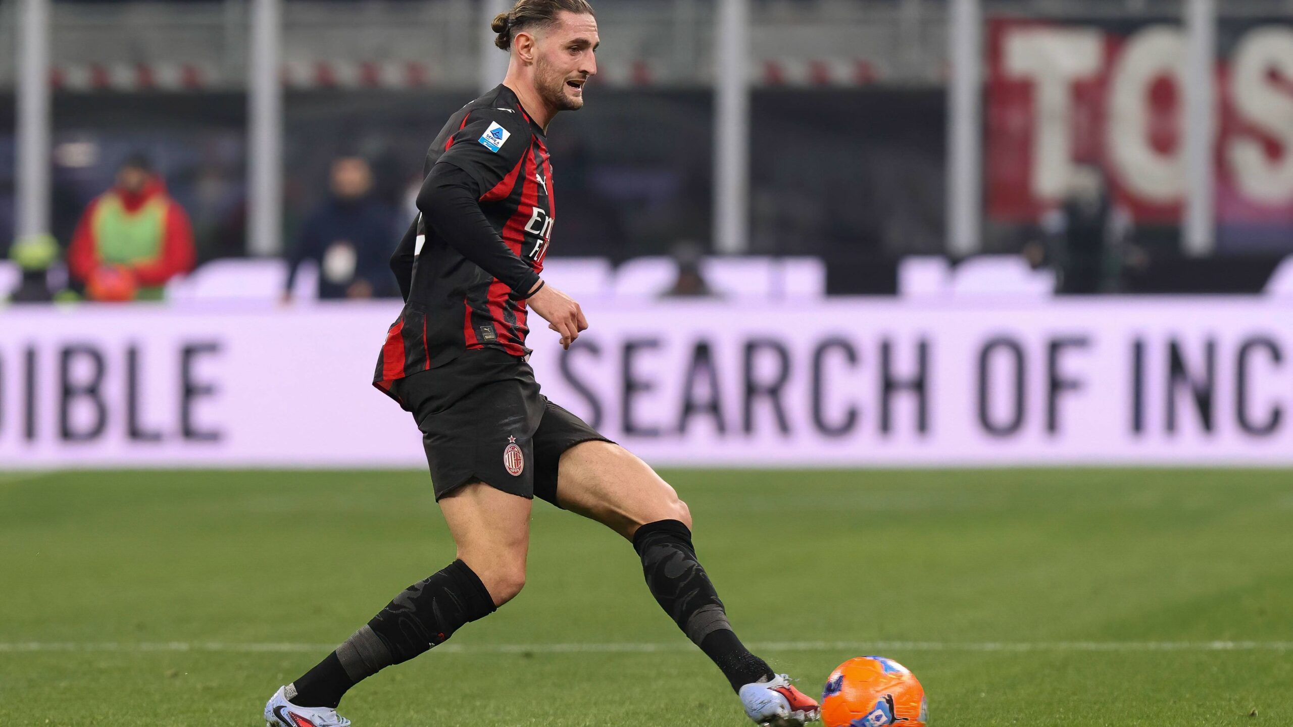rabiot con la maglia del milan