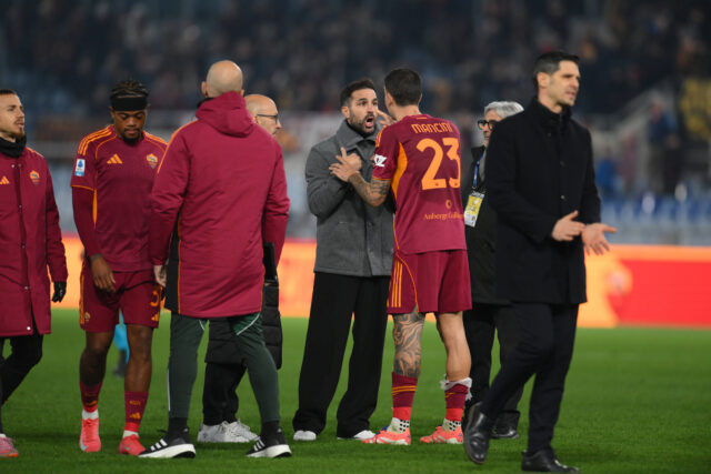 Mancini discute con Fabregas