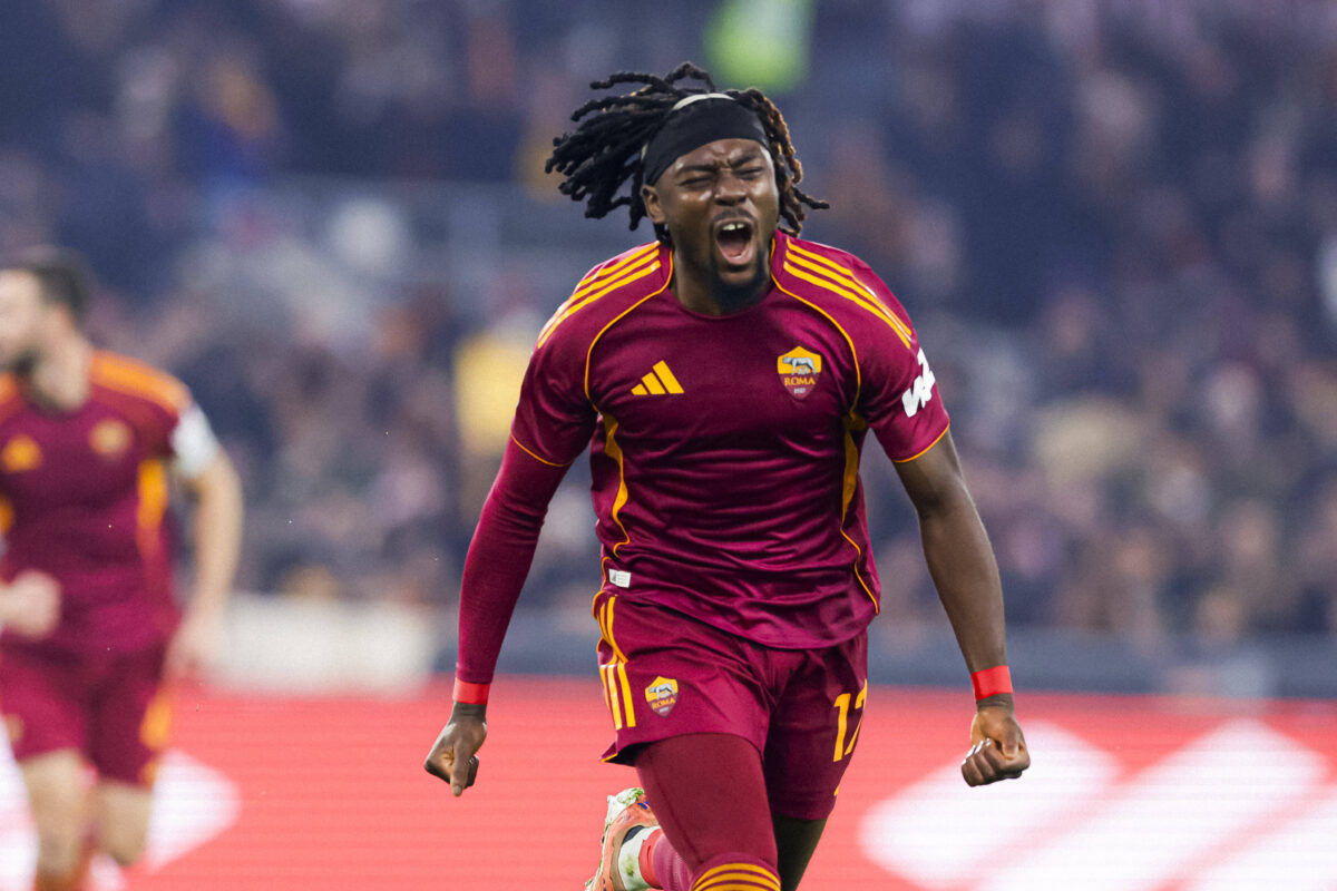 Kone esulta dopo il gol al Genoa