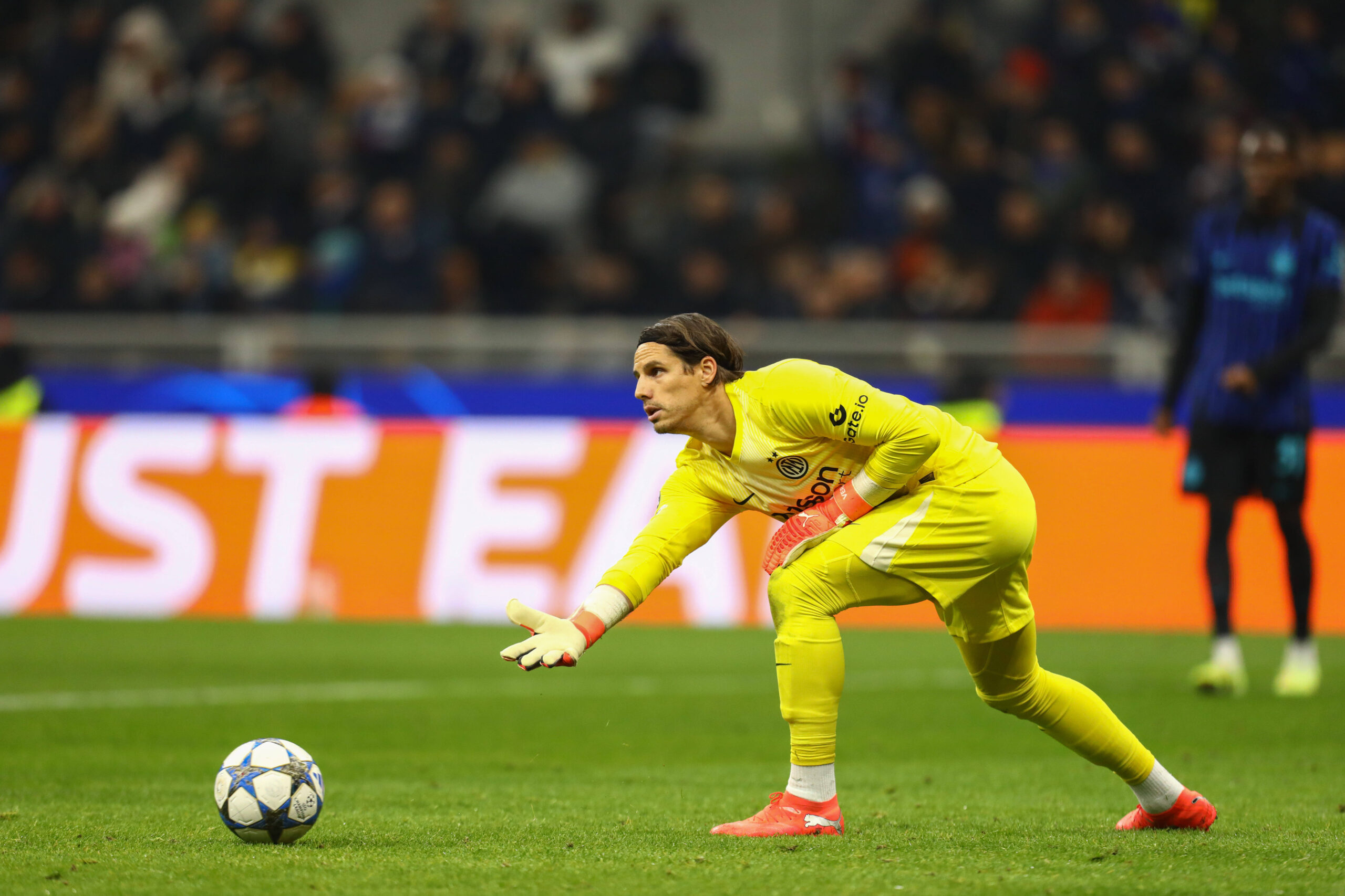 December 9, 2025, Milan, Lombardy, Italy: YANN SOMMER of Inter in the UEFA Champions League 2025 26 League Phase Day 6 game between FC INTER and LIVERPOOL FC at the Giuseppe Meazza Stadium in Milan, Italy. Liverpool won the game 1:0. Milan Italy - ZUMAc179 20251209_zep_c179_341 Copyright: xMickaelxChavetx