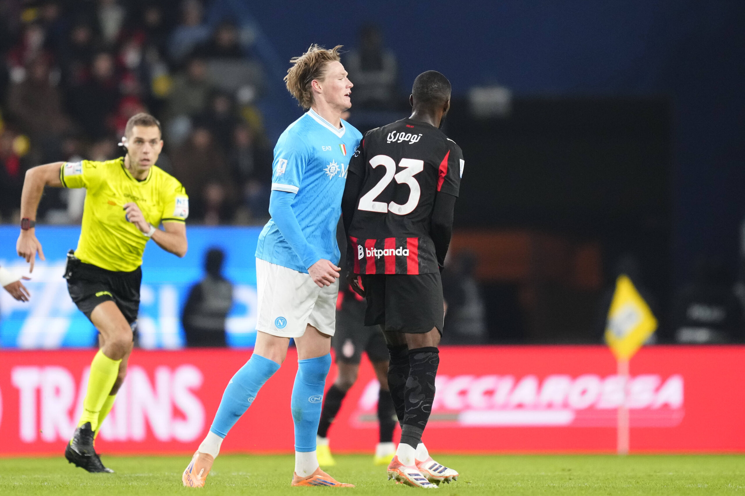 Scontro tra Tomori e McTominay in Napoli-Milan