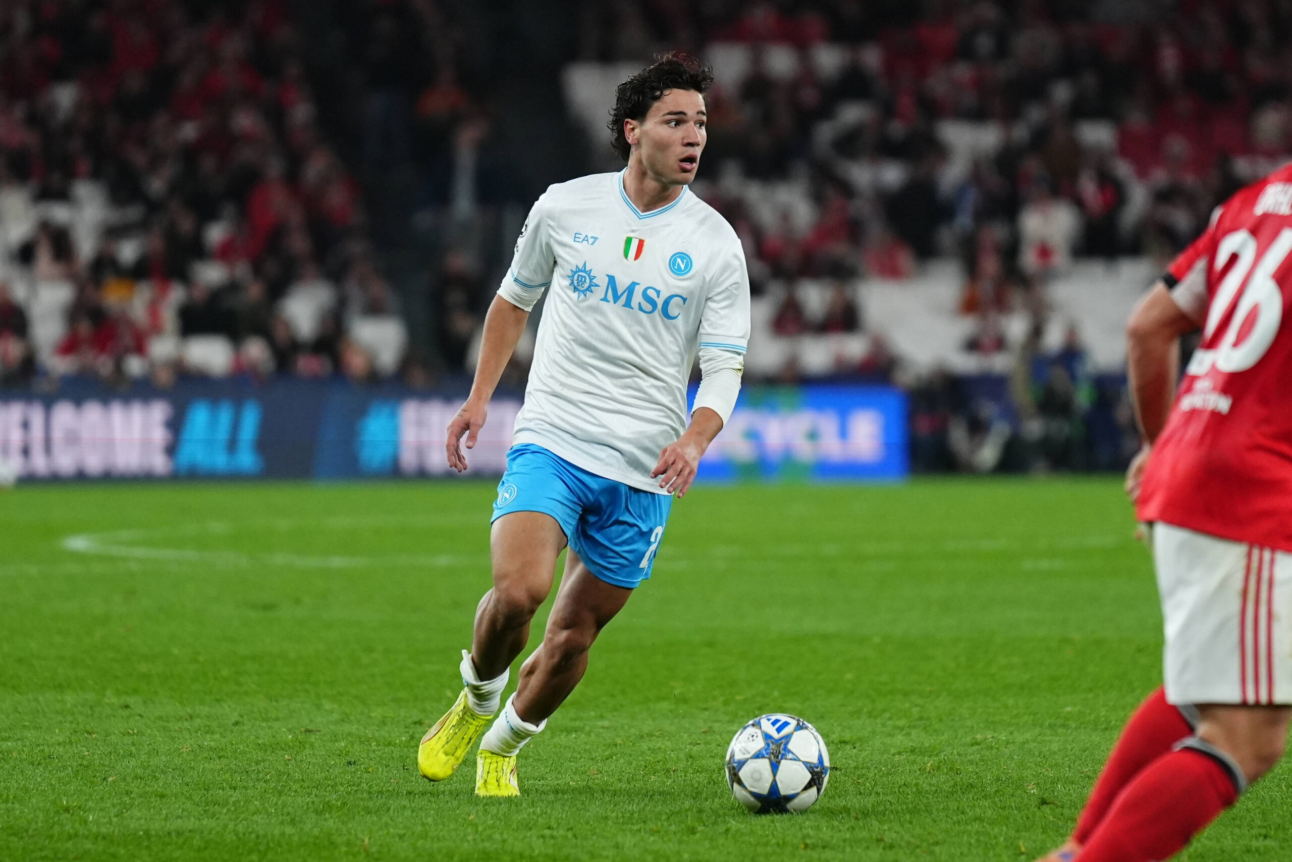Lorenzo Lucca durante una partita di Champions League