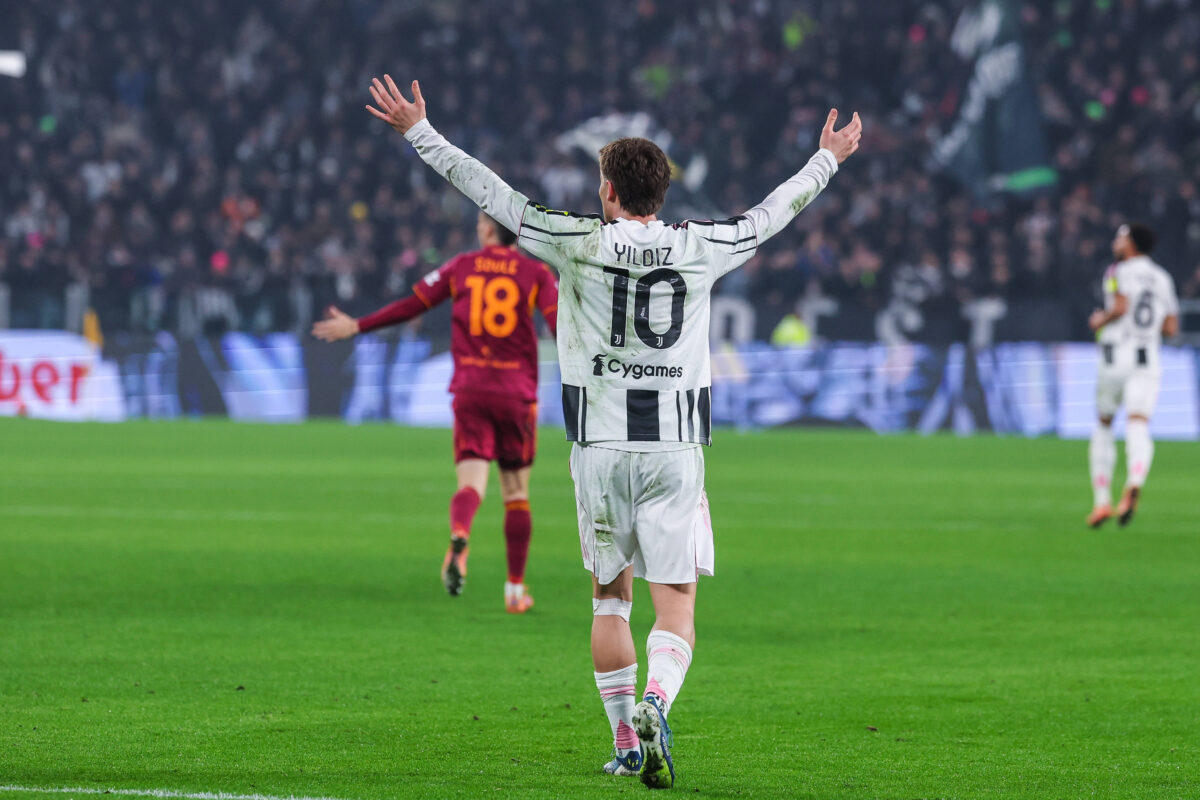 Yildiz in azione contro la Roma