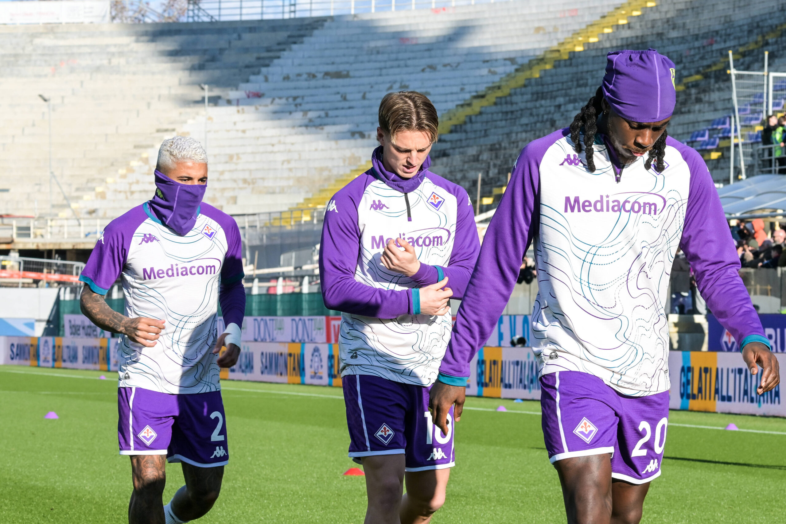 Kean, Gudmundsson e Dodò nel prepartita di Fiorentina-Milan