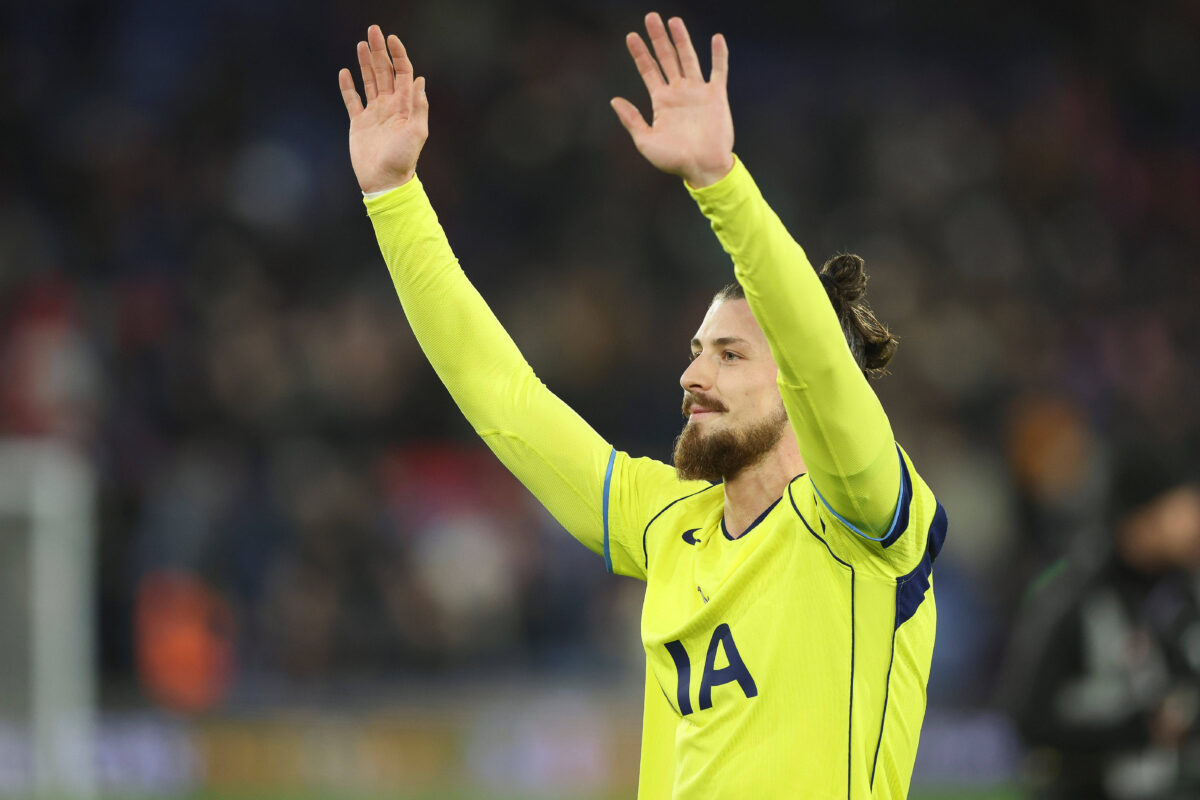 Radu Dragusin, 38 presenze con la maglia del Tottenham