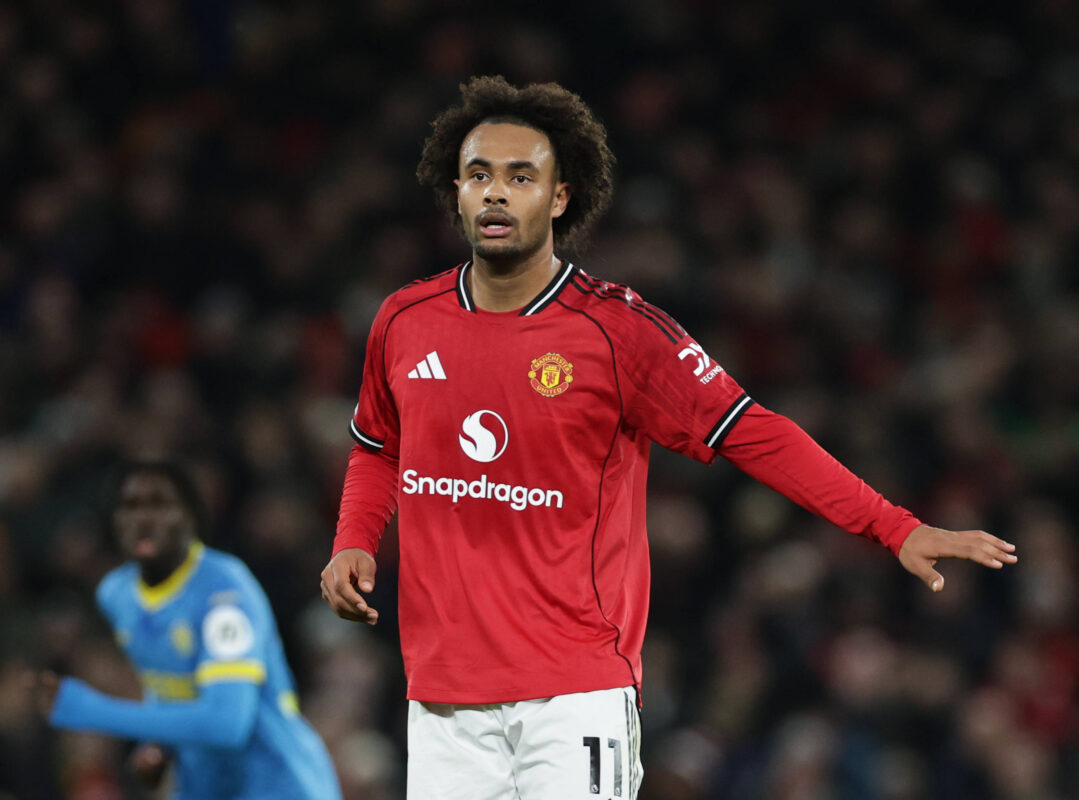 Zirkzee durante un match con il Manchester United