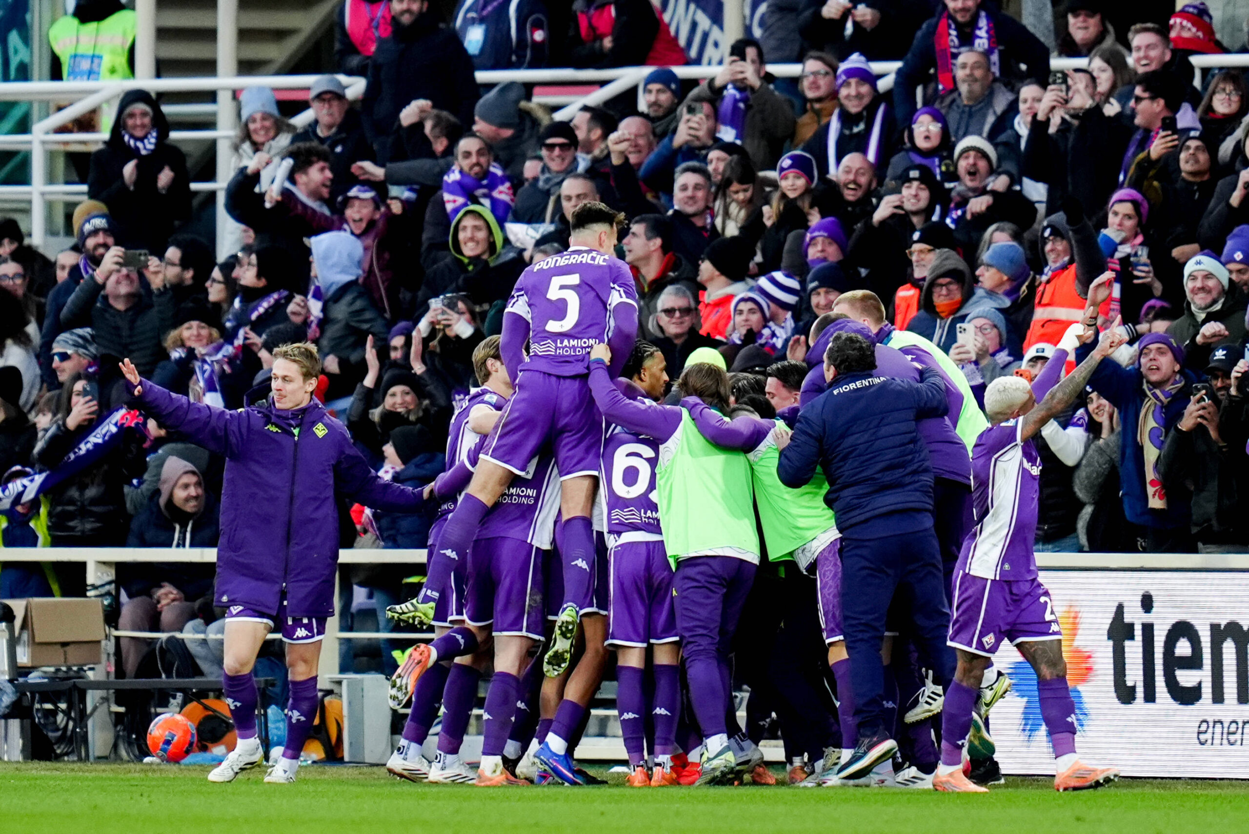 L'esultanza della Fiorentina dopo il momentaneo vantaggio contro il Milan