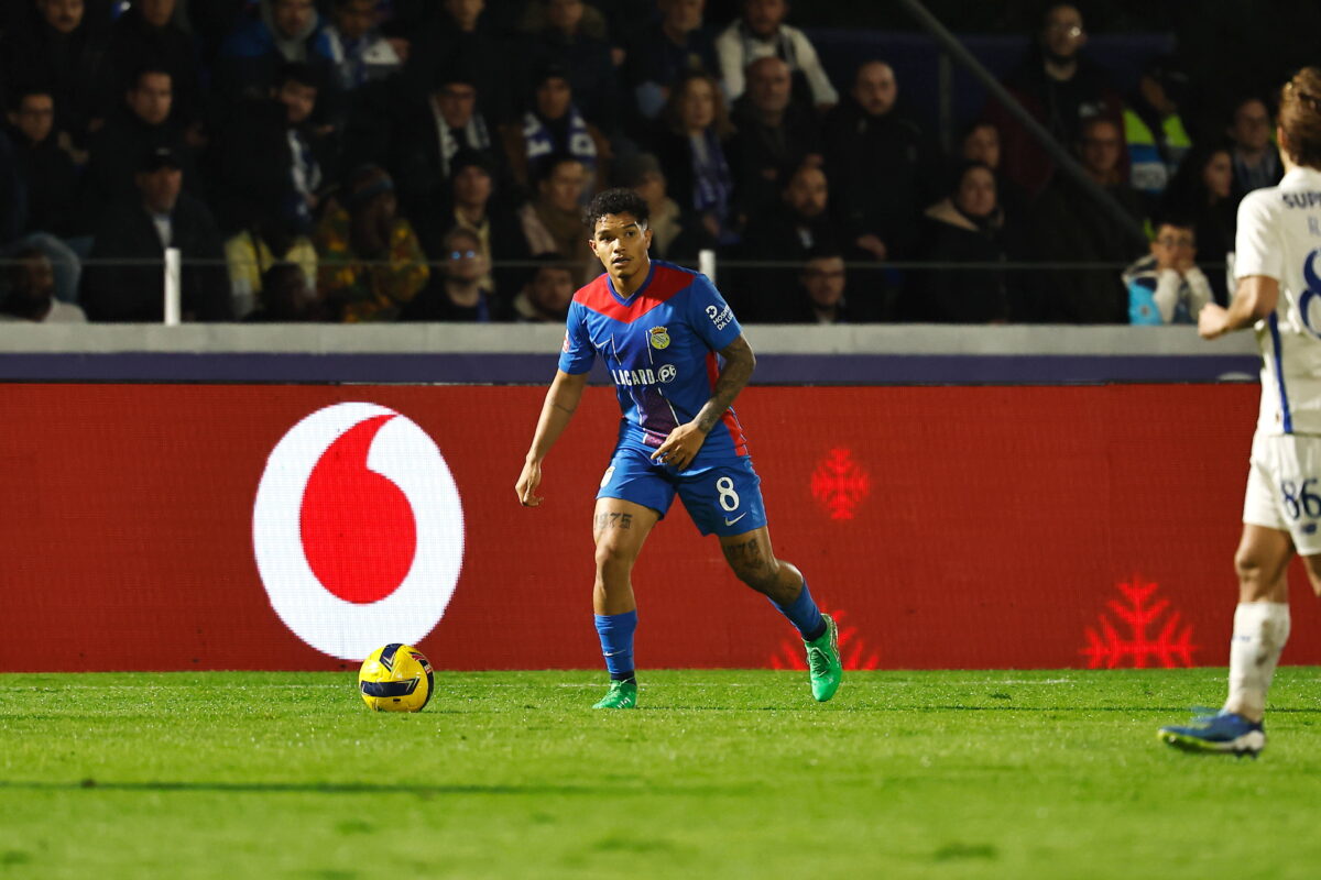Alex Amorim con la maglia dell'Alverca
