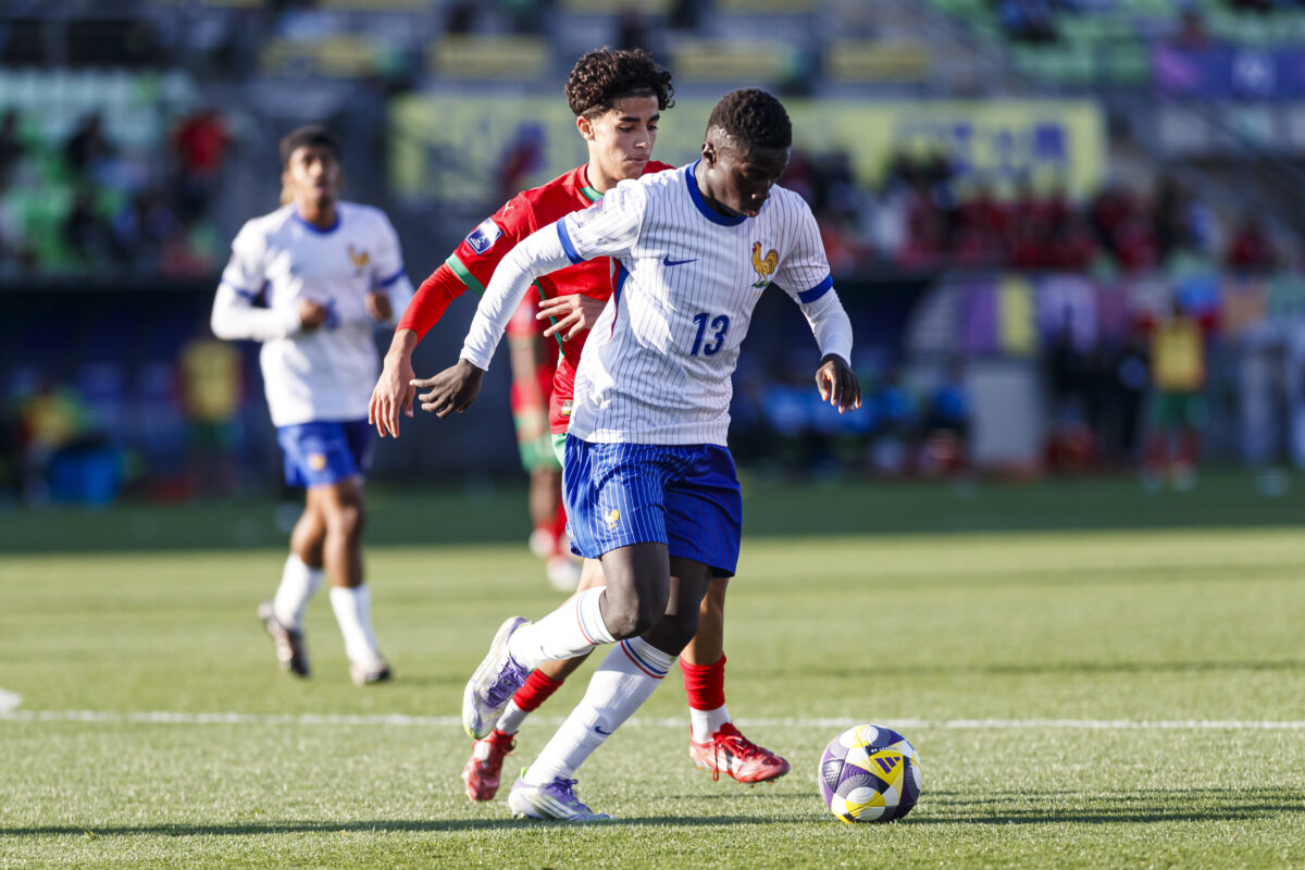 Bakola con la maglia della Francia Under 20