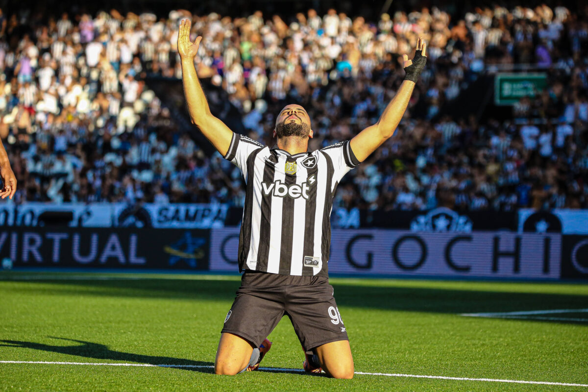 Arthur Cabral con la maglia del Botafogo