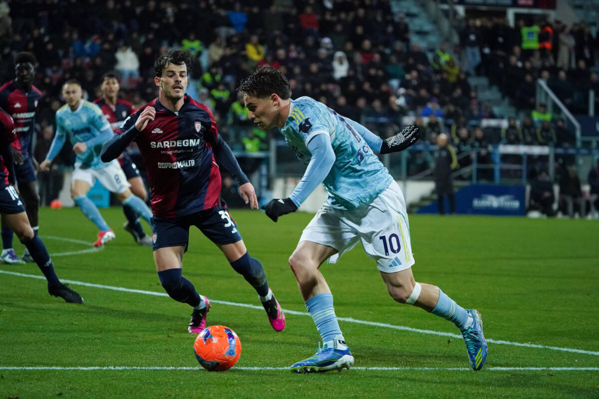 Kenan Yildiz in azione contro il Cagliari