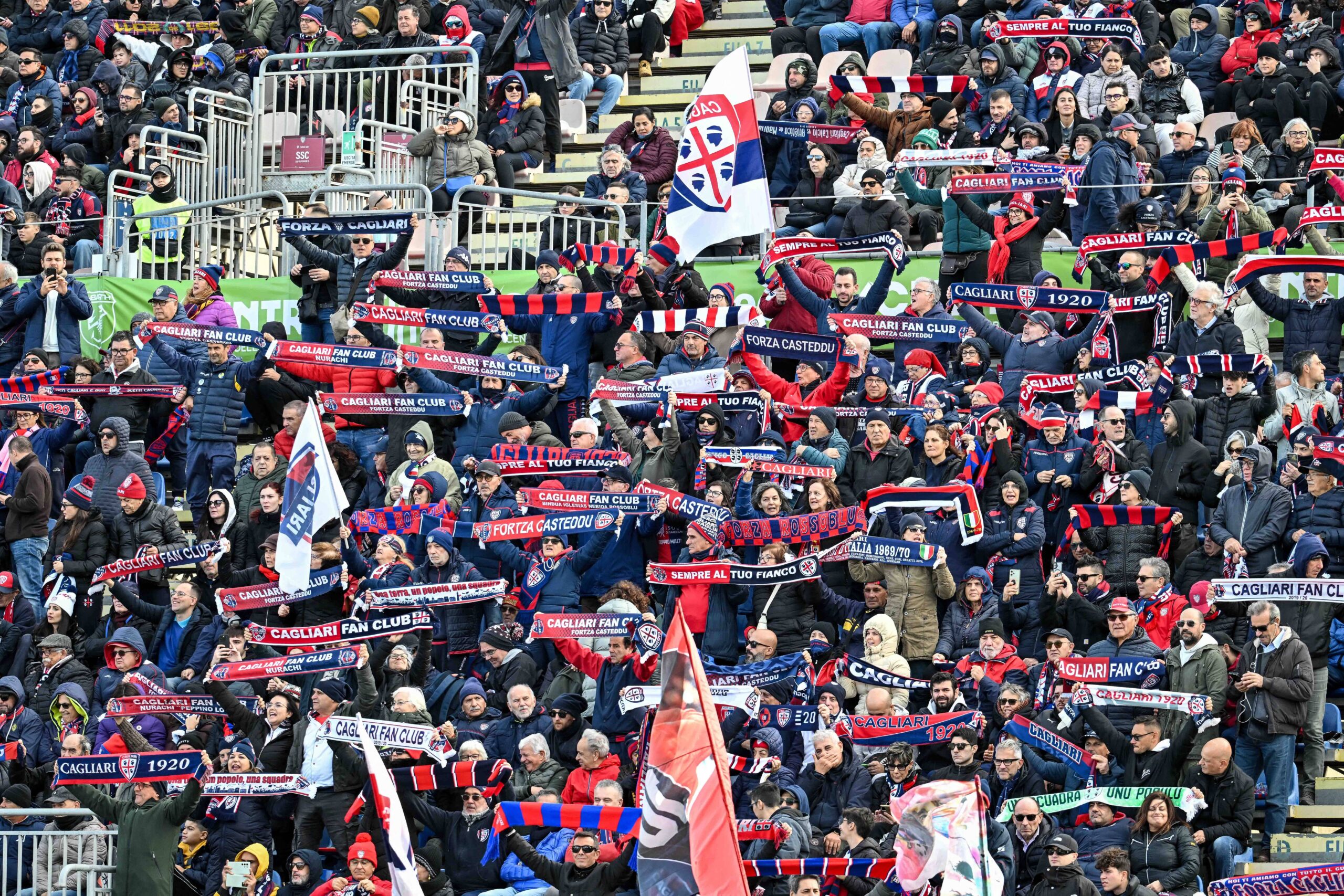 Tifosi del Cagliari alla Unipol Domus durante la sfida contro la Roma