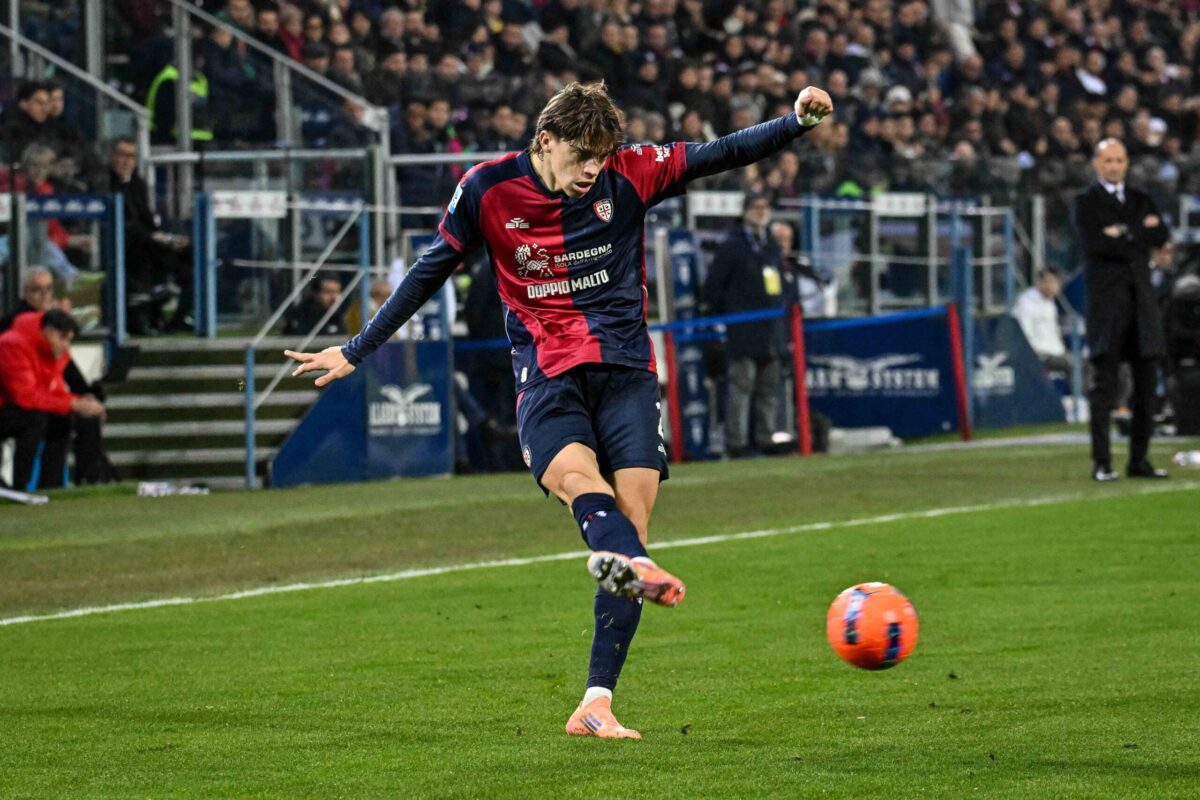 Marco Palestra calcia il pallone