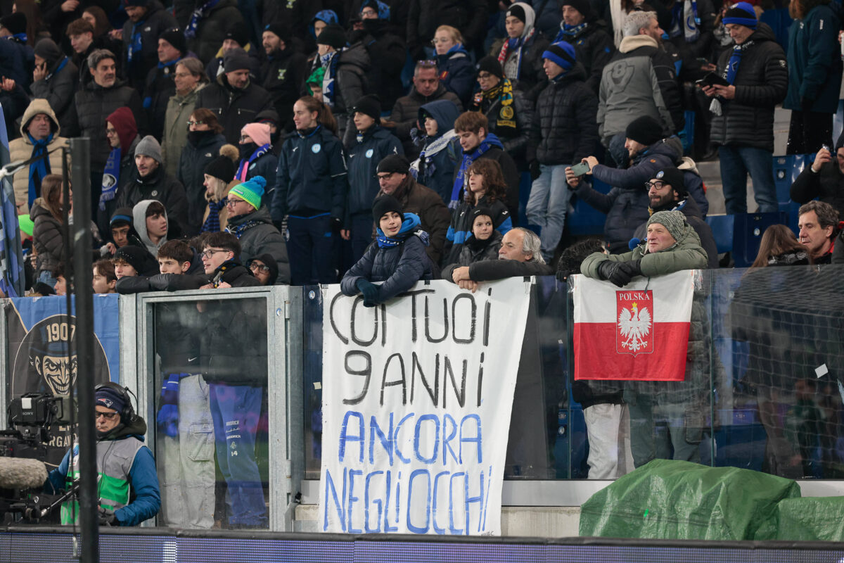 Uno striscione in onore di Gasperini