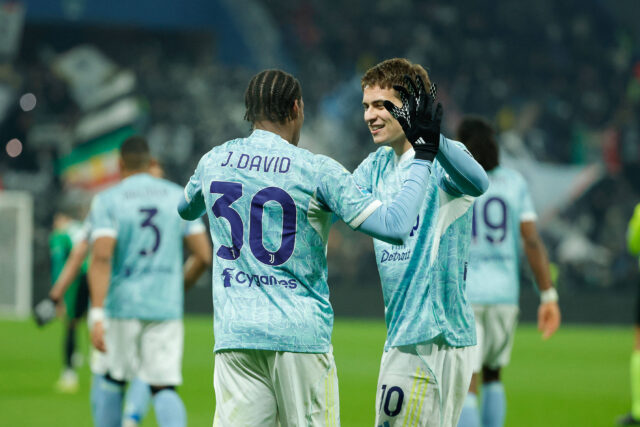 Yildiz e David esultano dopo un gol