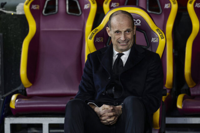 Max Allegri in panchina durante Roma-Milan