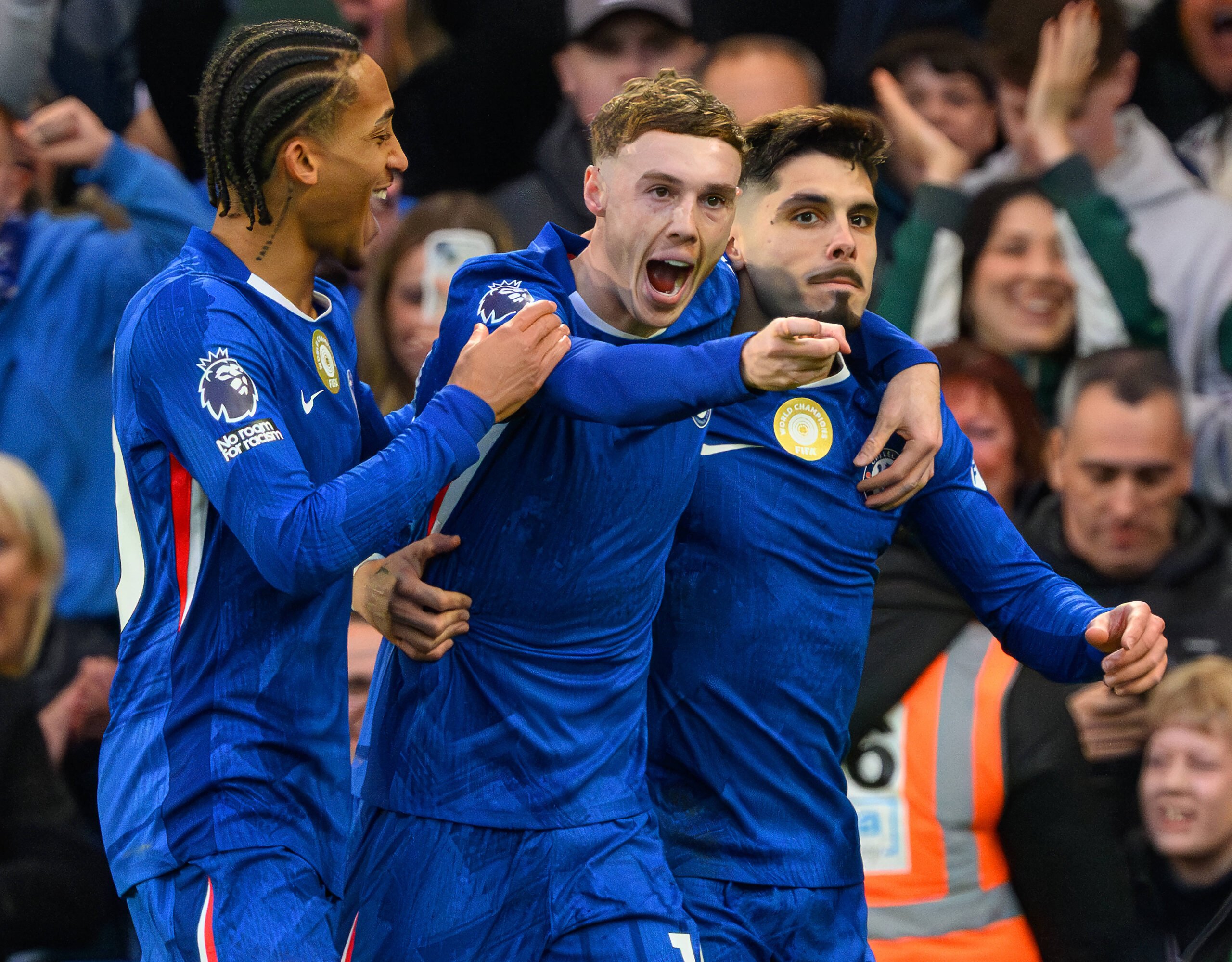 Cole Palmer trequartista del Chelsea esulta